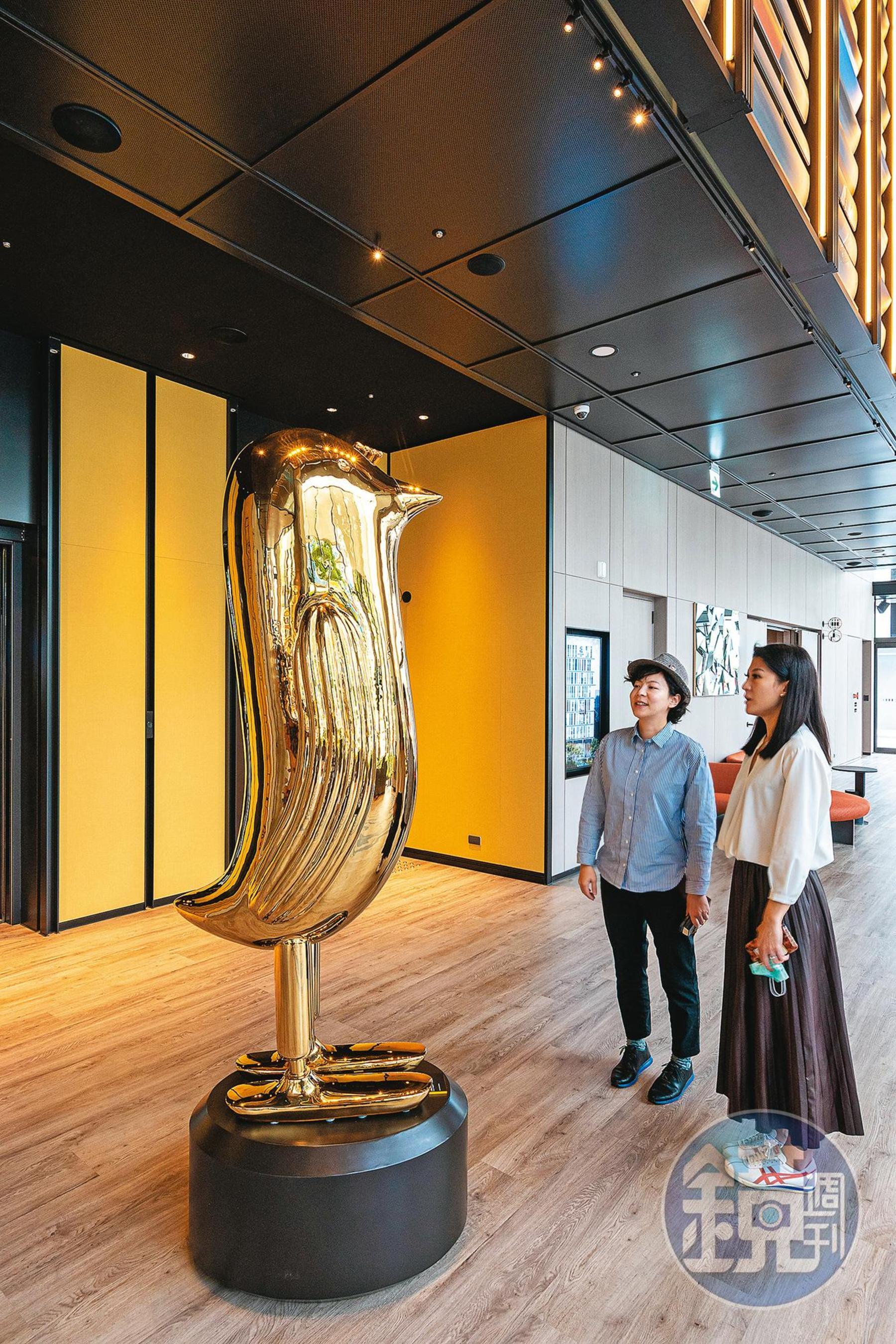 西班牙金童設計師海美阿永的作品《希旺》,盼鼓舞人們面對變幻莫測的世界時,能夠保持積極樂觀,勇於面對挑戰。