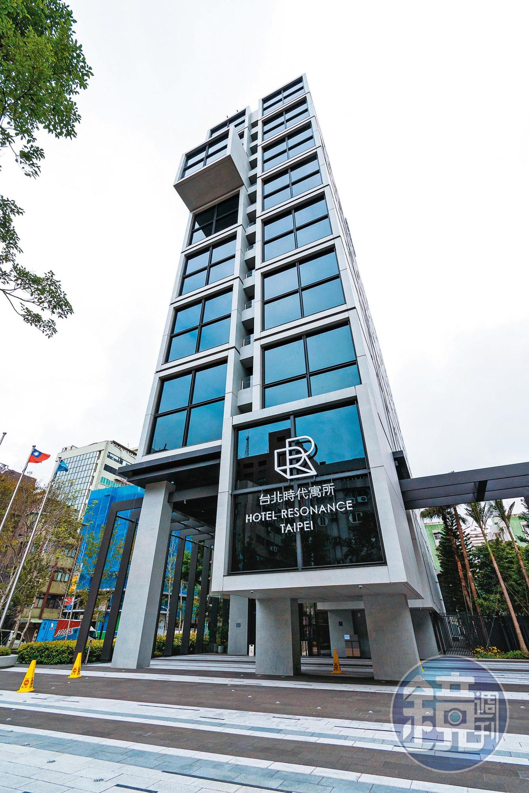 台北時代寓所外觀以堆疊的膠卷盒為靈感,訴說這塊土地的老記憶。