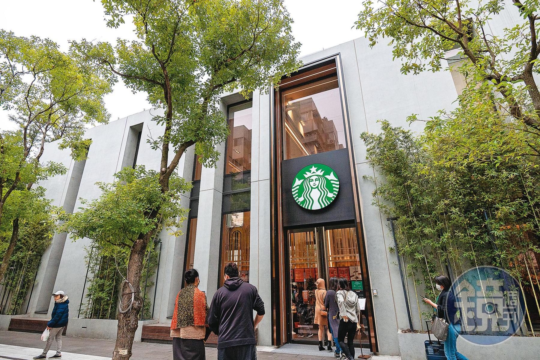 「星巴克時代寓所店」座落在酒店1樓的另一側,有獨立的入口。