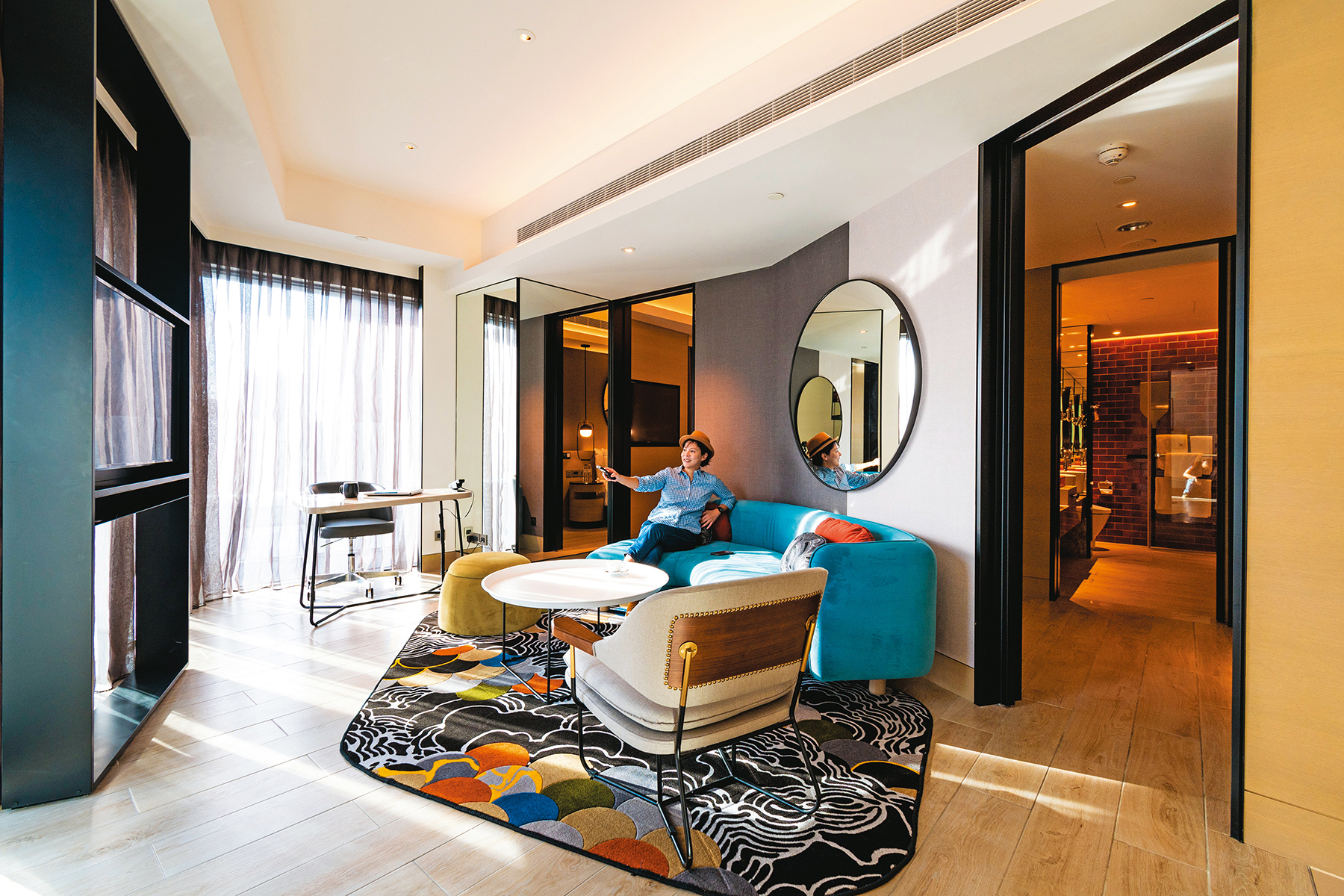 台北大直英迪格酒店的精緻套房雖然是最基本的套房房型，卻因為大面採光與格局分配，時常預訂一空。  