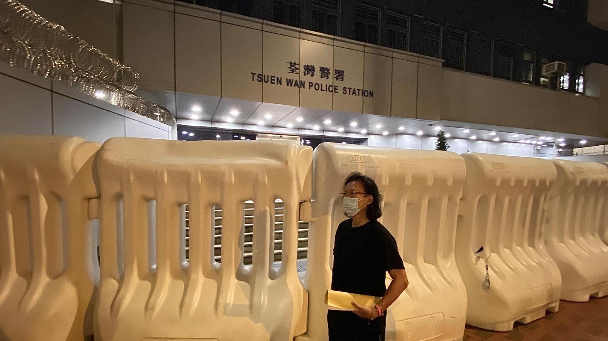 在台開設保護傘餐廳的香港律師黃國桐今日清晨被港警逮捕。(翻攝自黃國桐臉書)