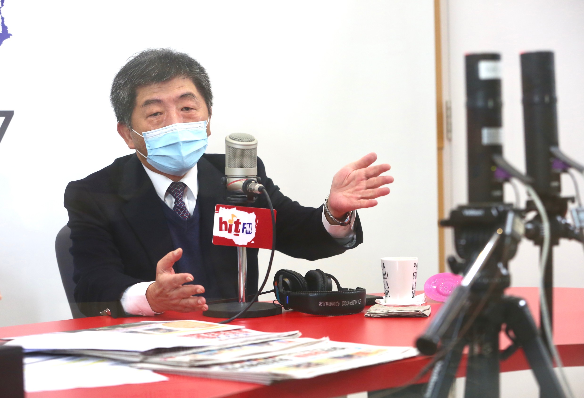 中央流行疫情指揮中心指揮官陳時中今(14日)於節目上,還原染疫醫護事發過後的時間軸。