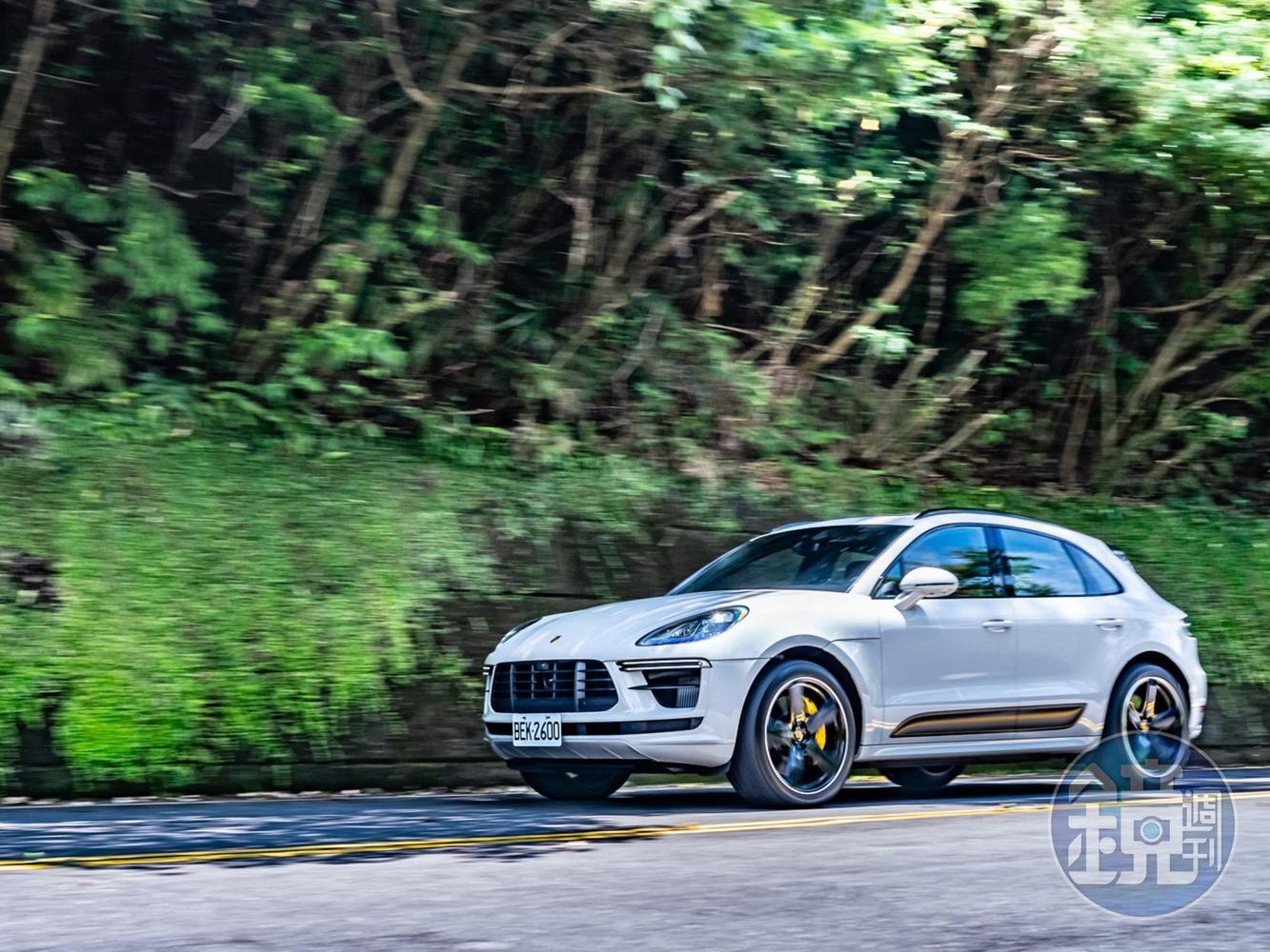 PORSCHE Macan Turbo