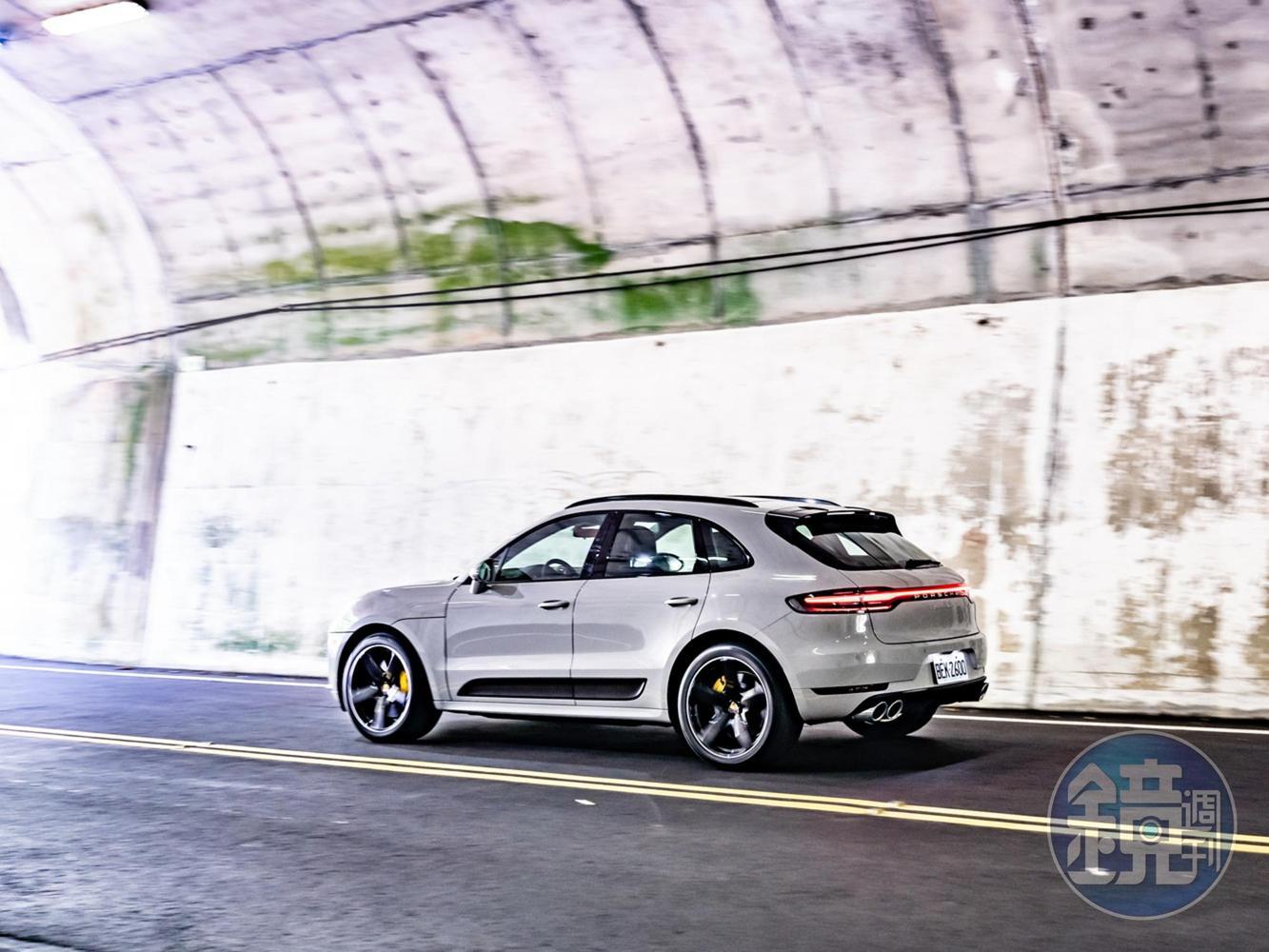 PORSCHE Macan Turbo