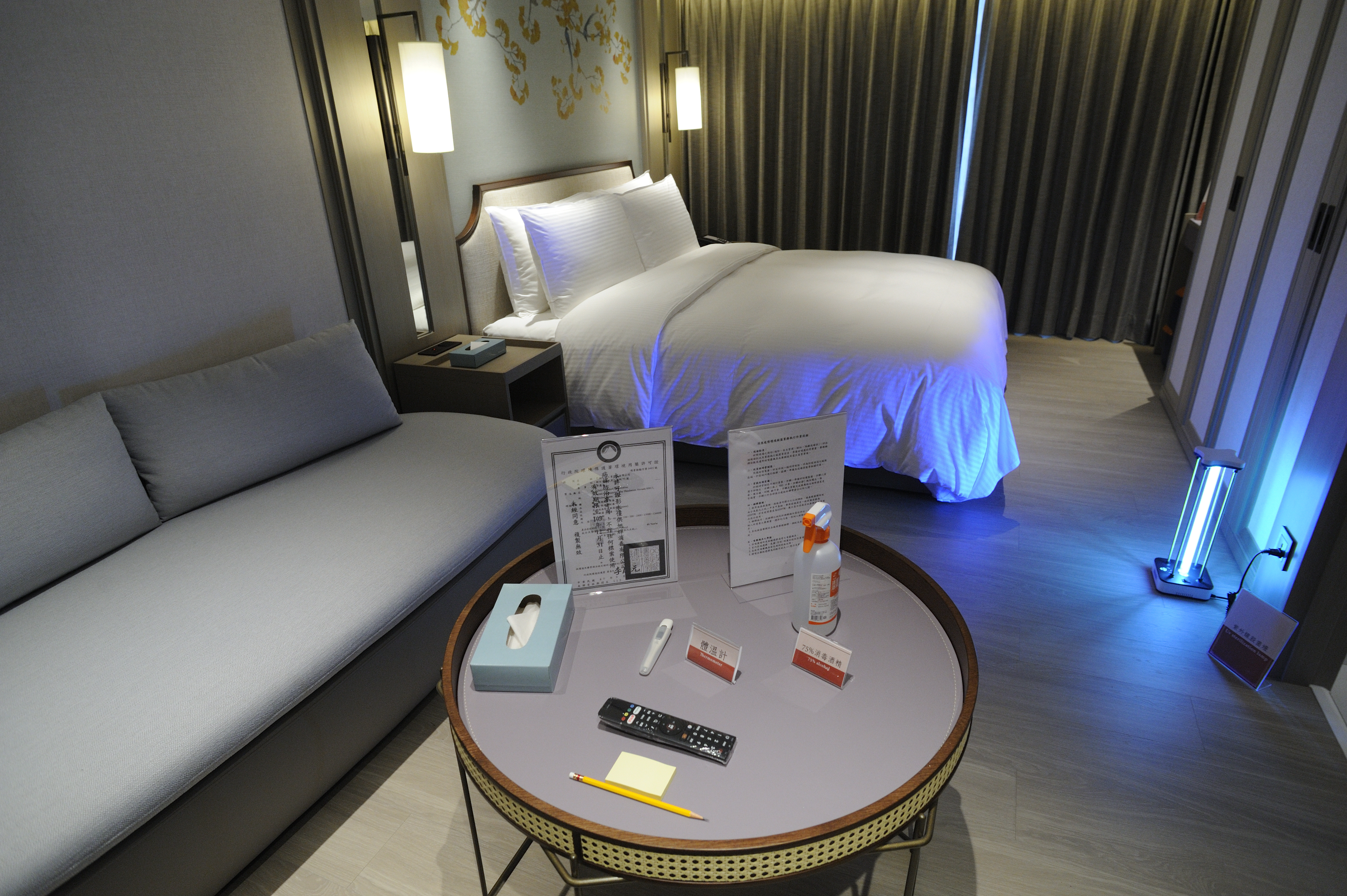 適逢春節前夕台商返鄉潮，1,500間加開集中檢疫所床位都已被訂光。圖為防疫旅館。（本刊資料照）