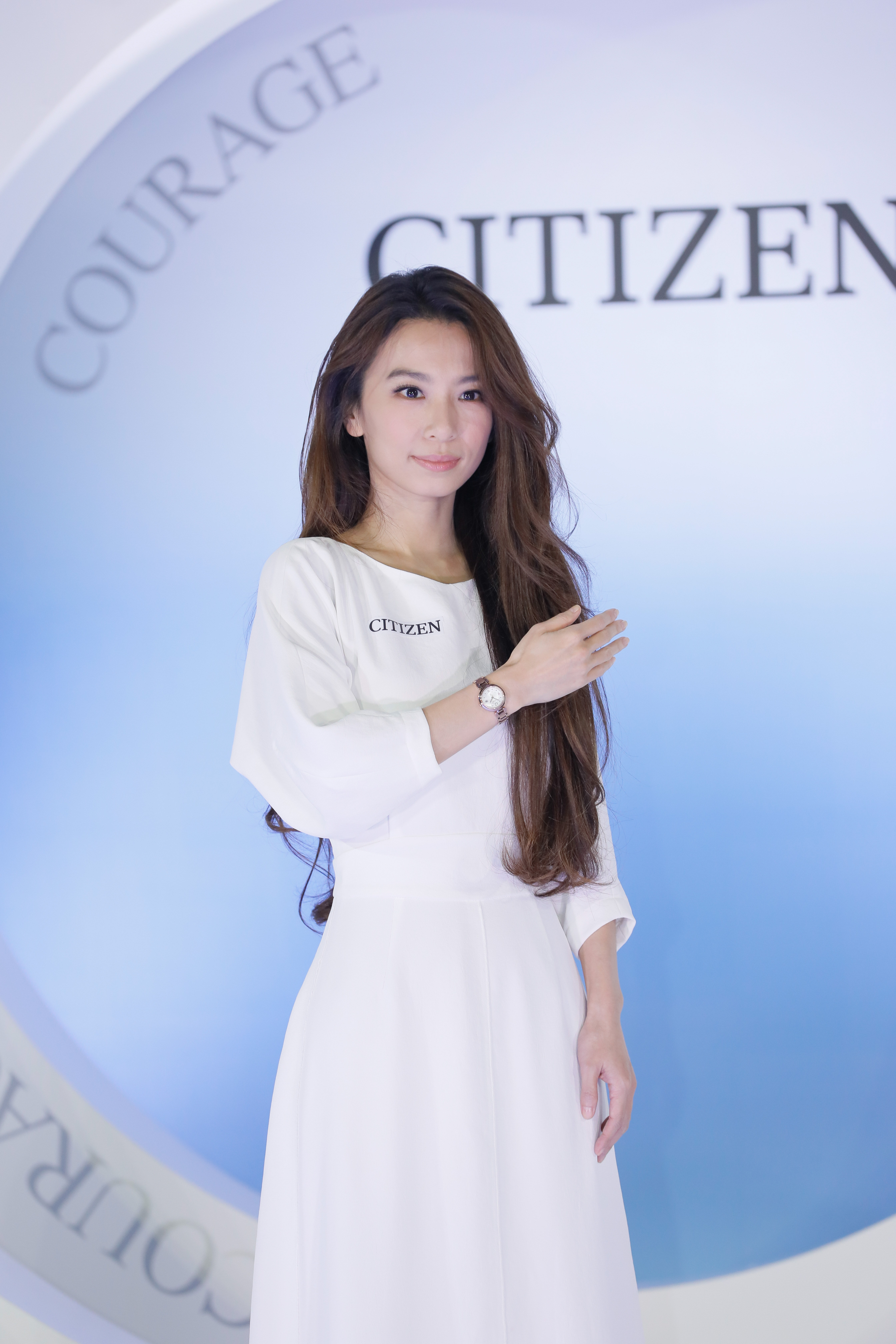 身為老闆娘的Hebe，對旗下員工好大方。