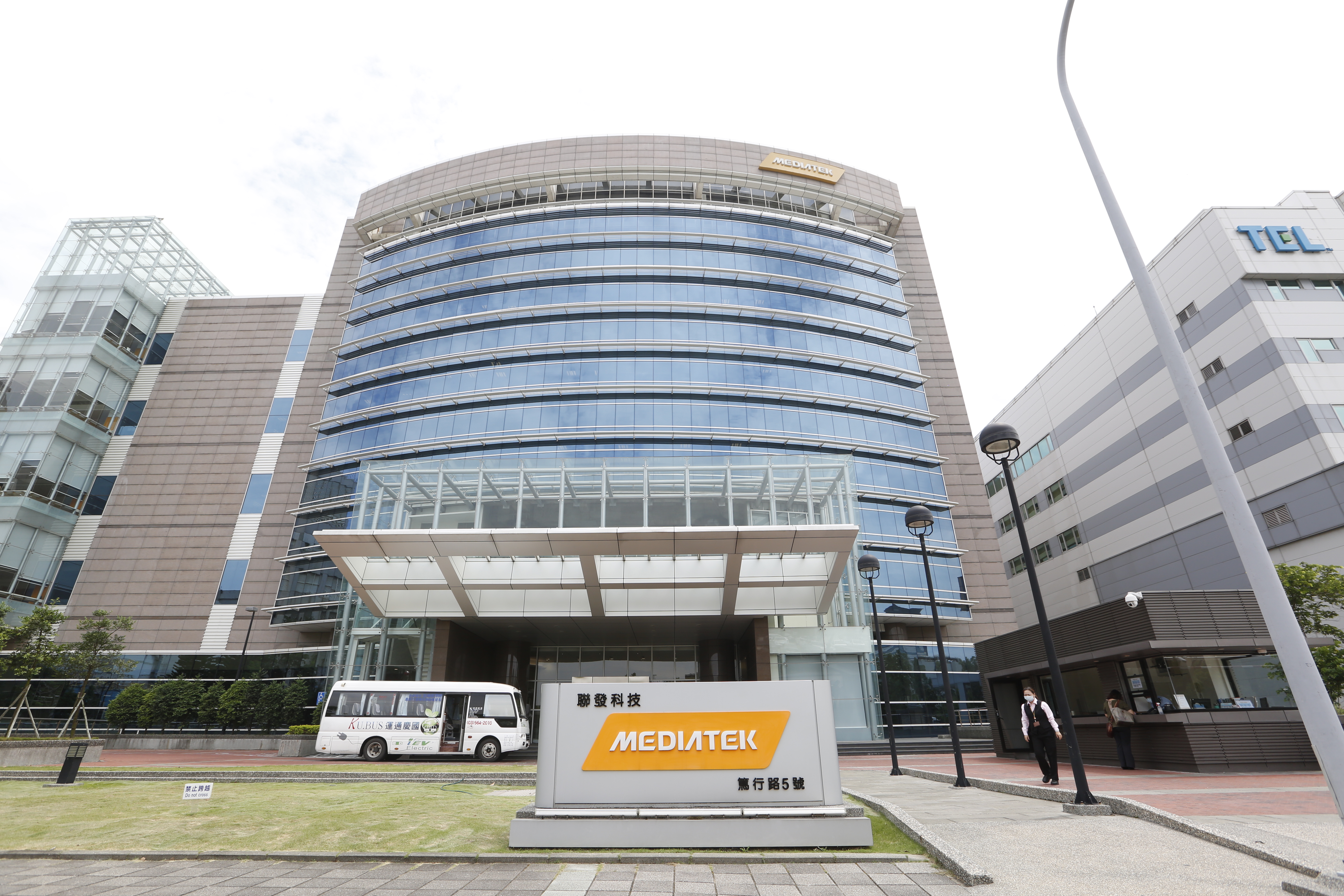 聯發科營收突破百億美元，董事長蔡明介送出17億元獎金。