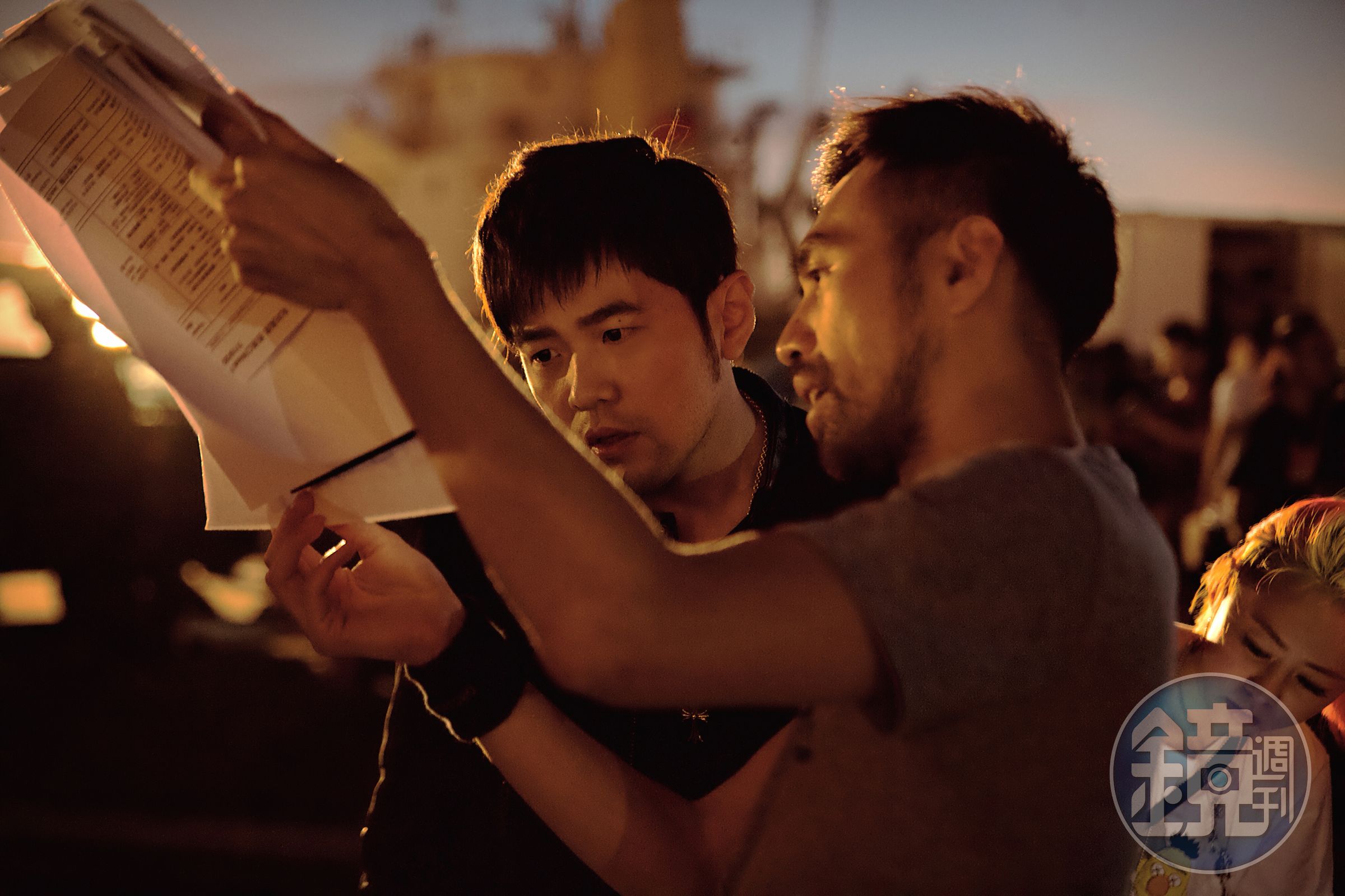 身為電影監製的周杰倫，與導演陳奕先工作時做了很多溝通。(創映電影、量能影業提供)