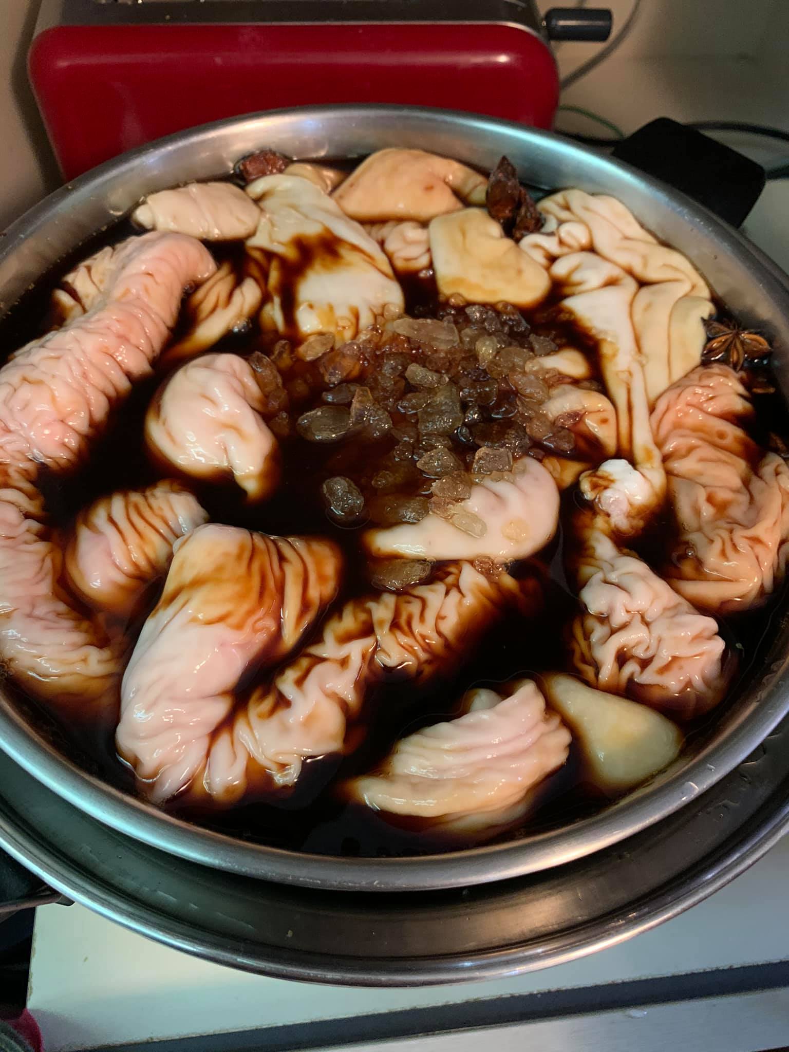 用大同電鍋滷大腸頭，泉發豬肉舖處理得好乾淨。