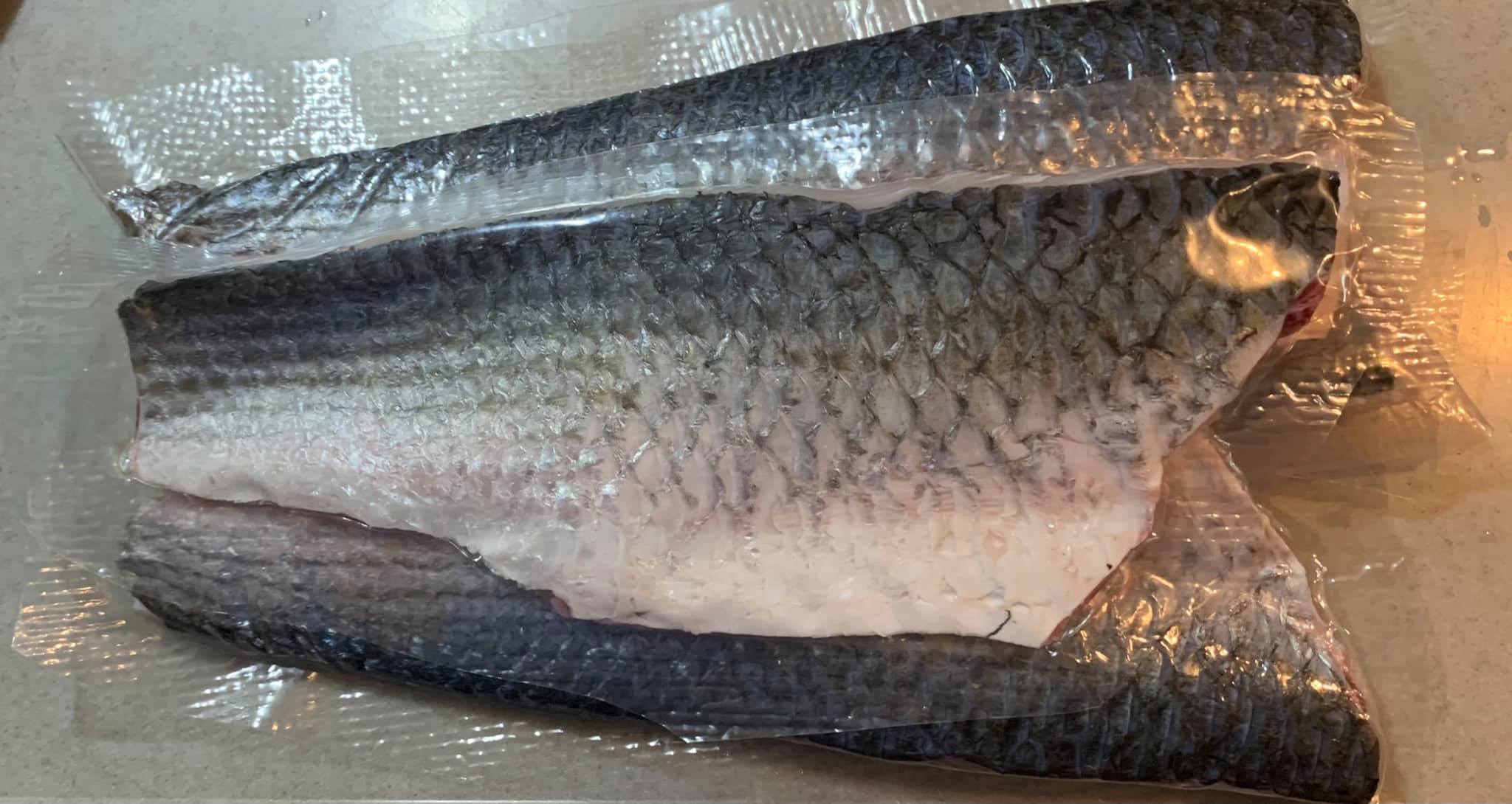 準備2尾烏魚，已片下4大片肉。