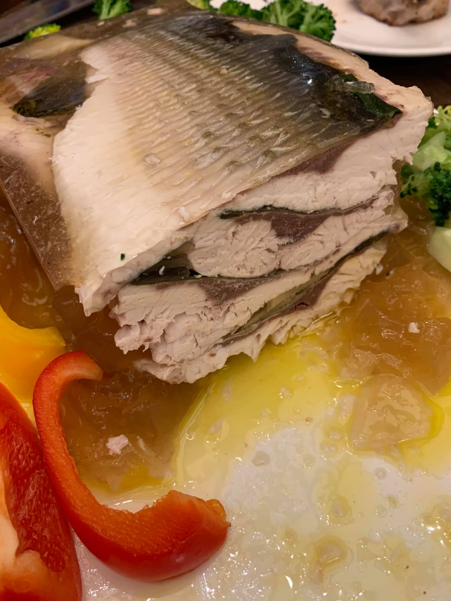 烏魚凍切面漂亮、肉質綿密。