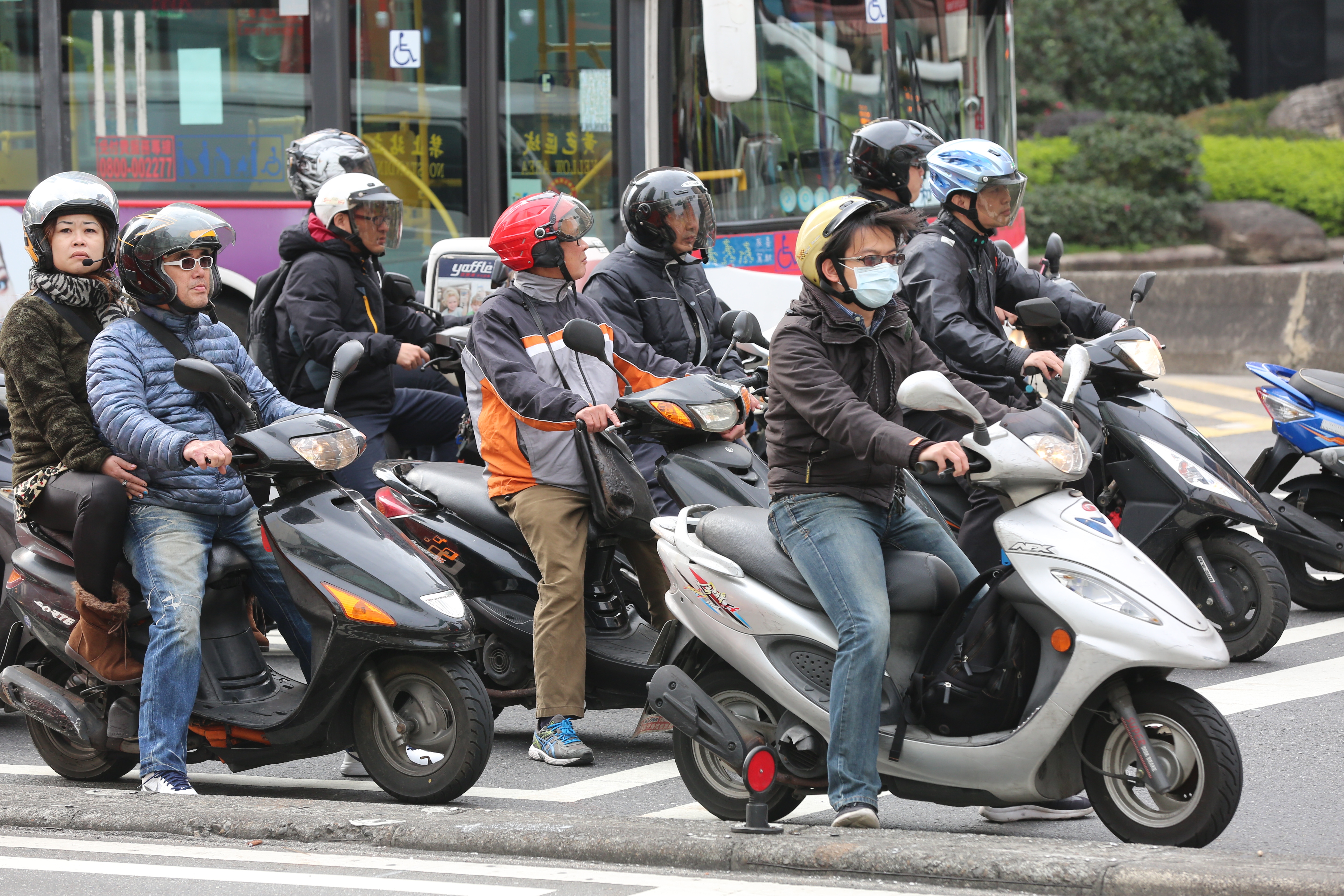 因為「超強輻射冷卻」影響，各地大多為晴到多雲，白天太陽出來後，氣溫就會明顯上升，不過日夜溫差仍較大。（本刊資料照）