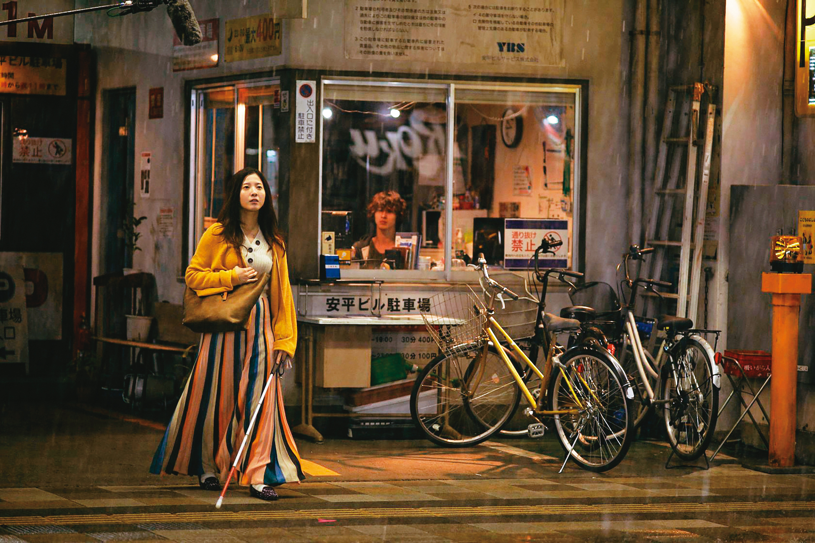 花谷秀文去年再次和三木孝浩導演合作，擔任愛情片《想見你的愛》美術指導。（威視電影提供）