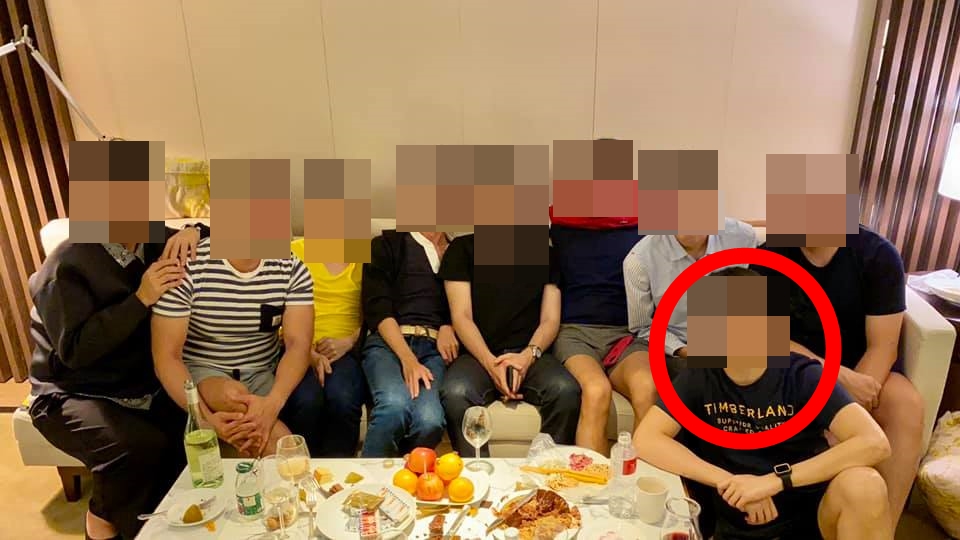 余嫌（前排右一）遭爆案發前曾在台北市中山區的一所文理補習班任職，還與工作人員及友人前往五星級飯店開趴。（讀者提供）