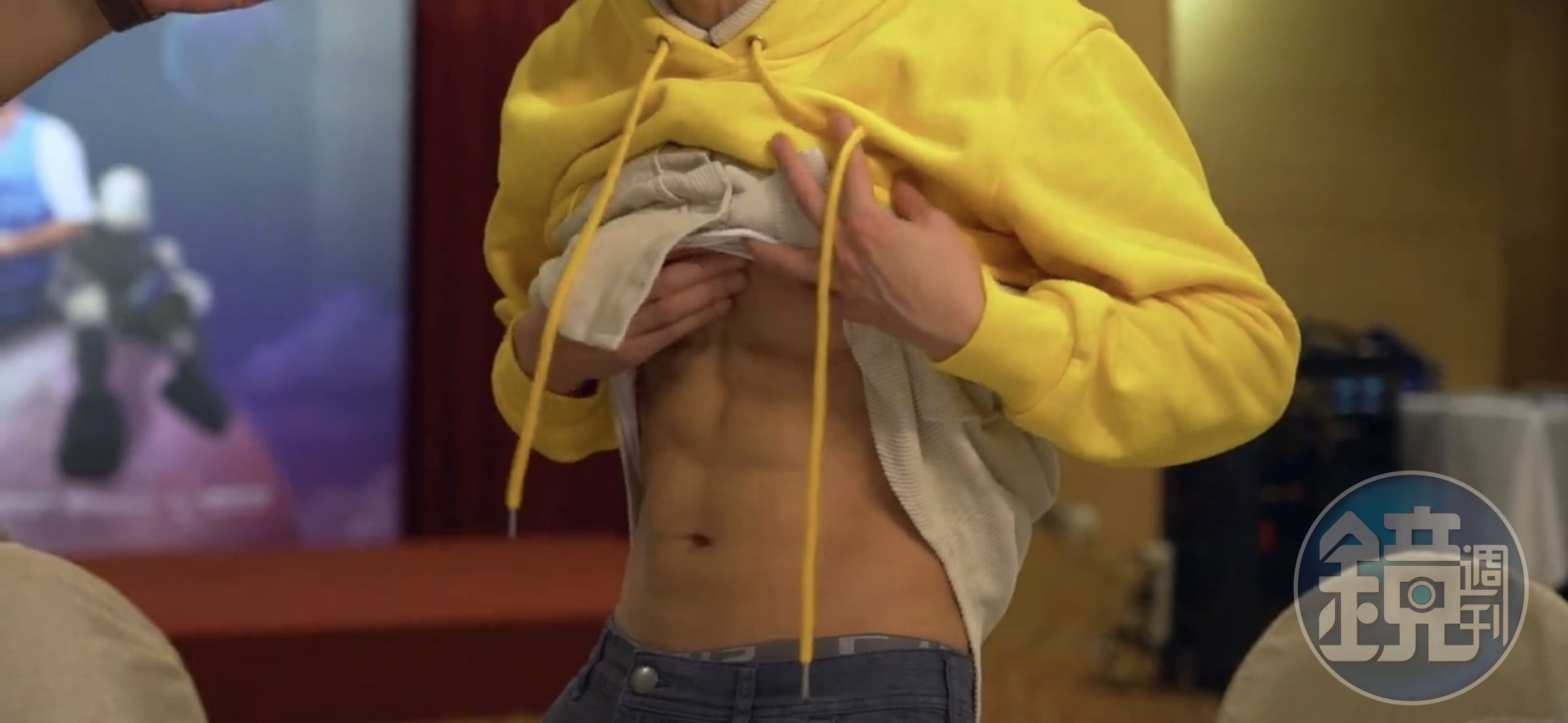 光良在三個月內戒4大類食物，並練出6塊腹肌。（翻攝自微醺北藍YouTube）