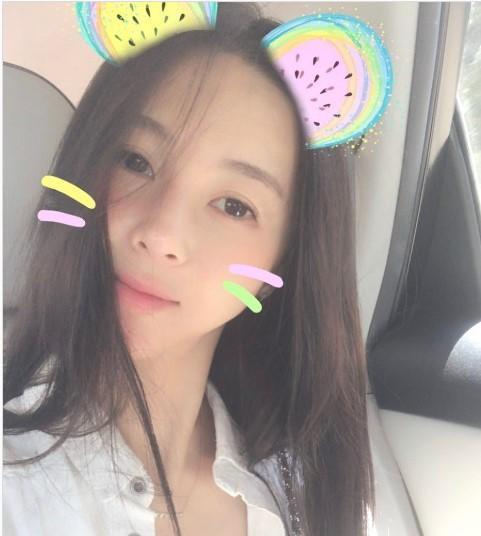 孫瑩瑩分享自拍照,粉絲留言稱讚︰「說是國中生我都相信。」(翻攝自孫瑩瑩IG)