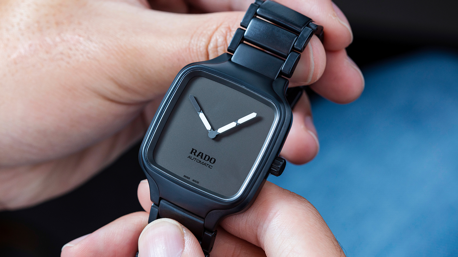 True Square Undigital｜錶徑38mm／高科技陶瓷材質／時間指示／自動上鏈機芯／防水50米／建議售價NT$ 71,100