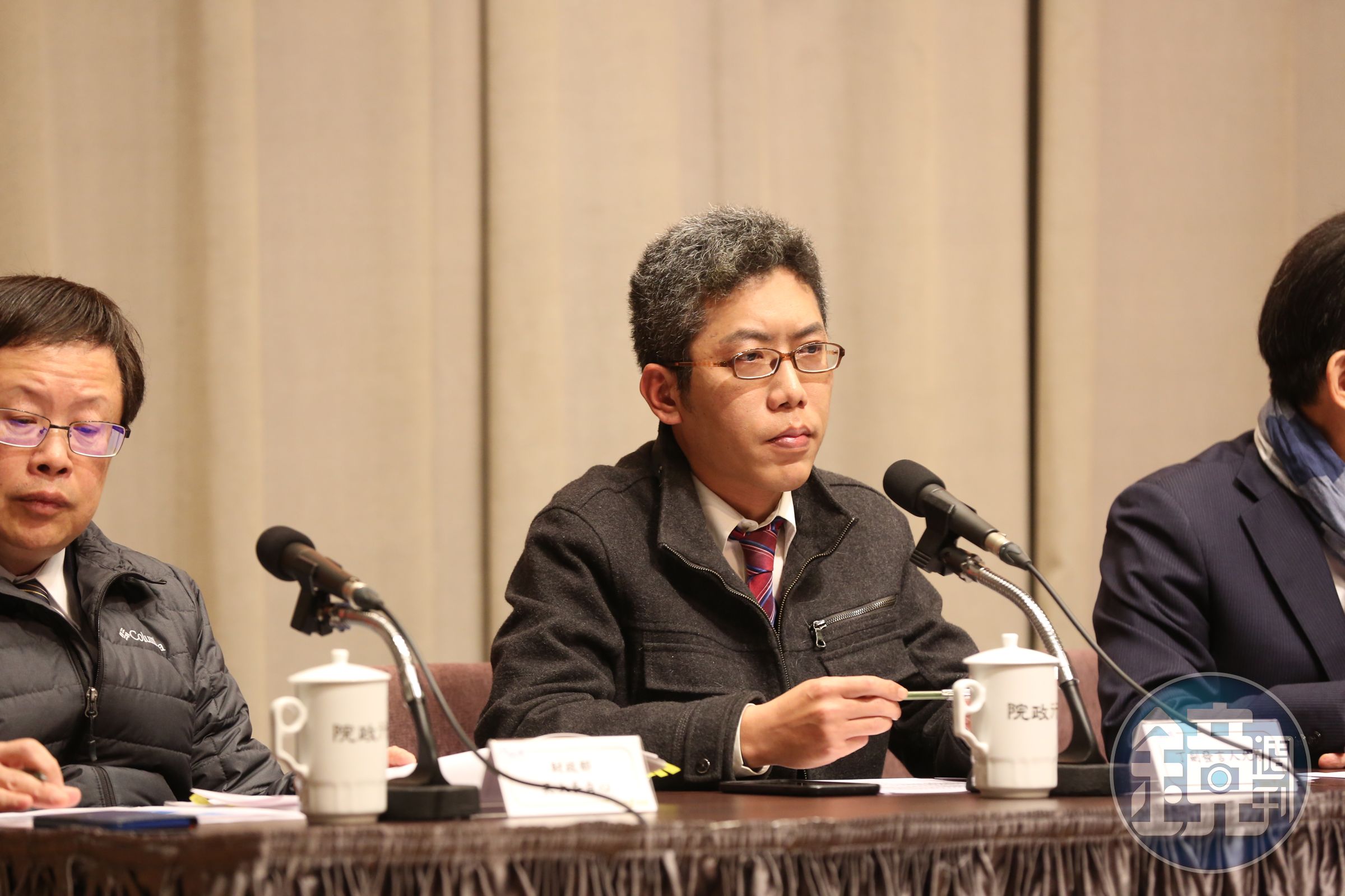 總統府前發言人丁允恭日前被本刊爆料劈腿4女，還將局長室當砲房，今遭監委全票彈劾通過。（本刊資料照）