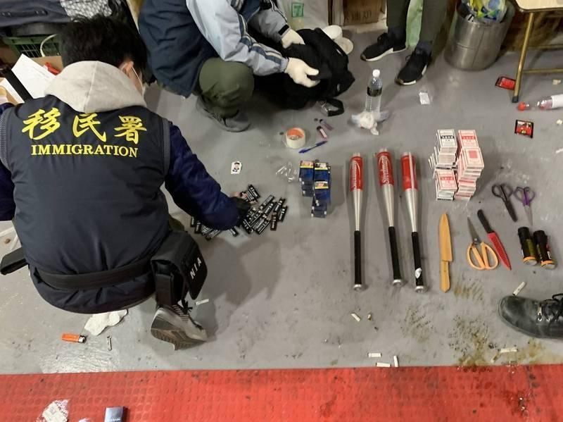 專案小組在現場查扣許多作案工具。(讀者提供)