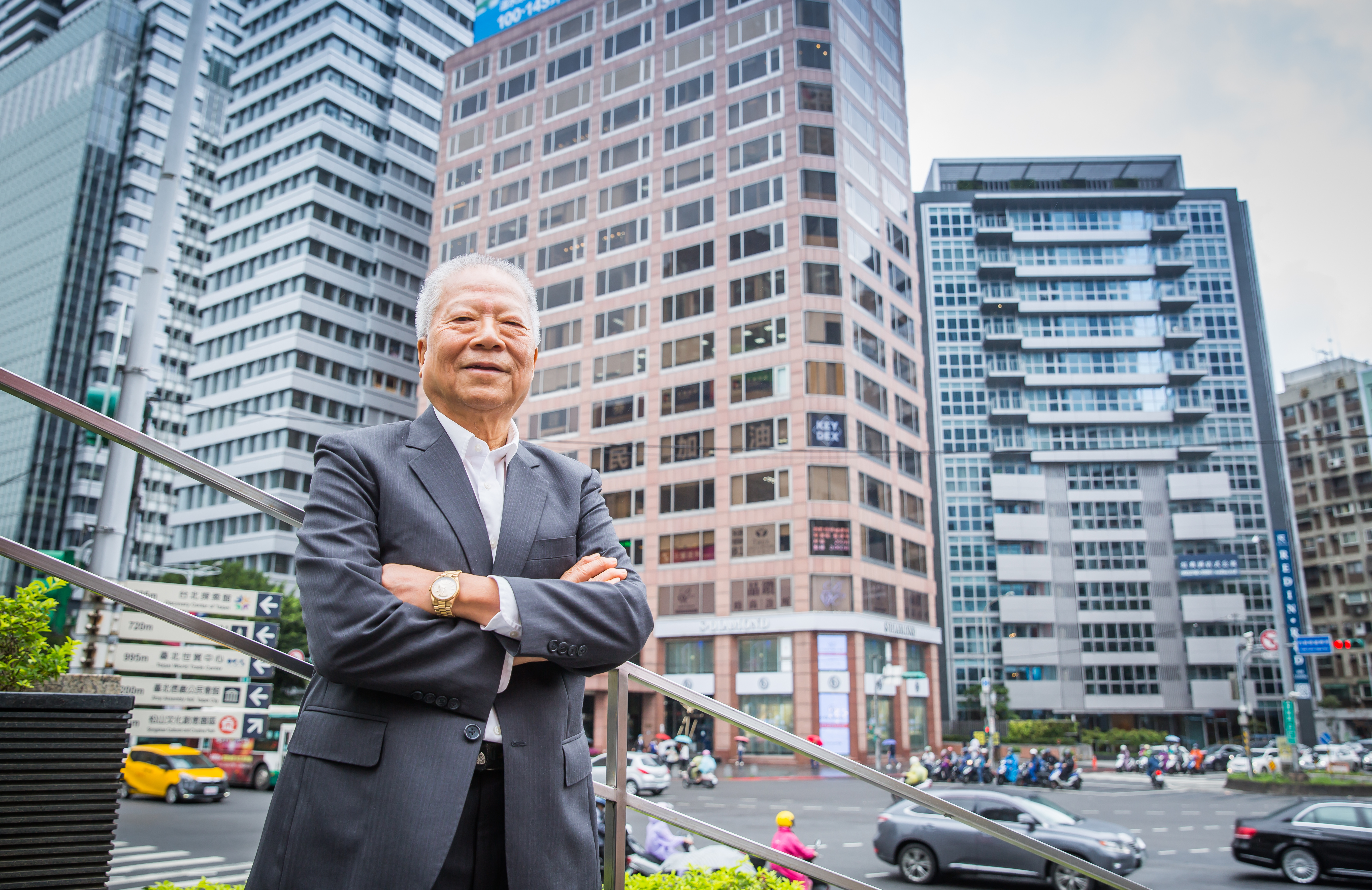 楊秀光30多年前買下信義區的揚昇忠孝大樓，很看好該區發展，目前仍持有該樓的1、2、5樓，其餘售出。