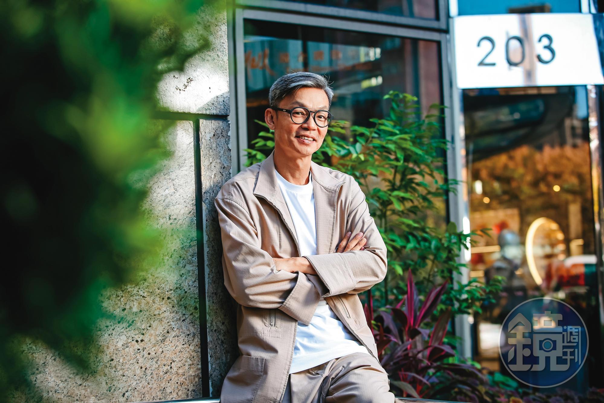 新加坡喜劇天王李國煌年紀愈大反而愈有型，他是少見能主持、會演又懂幕後的全才藝人。