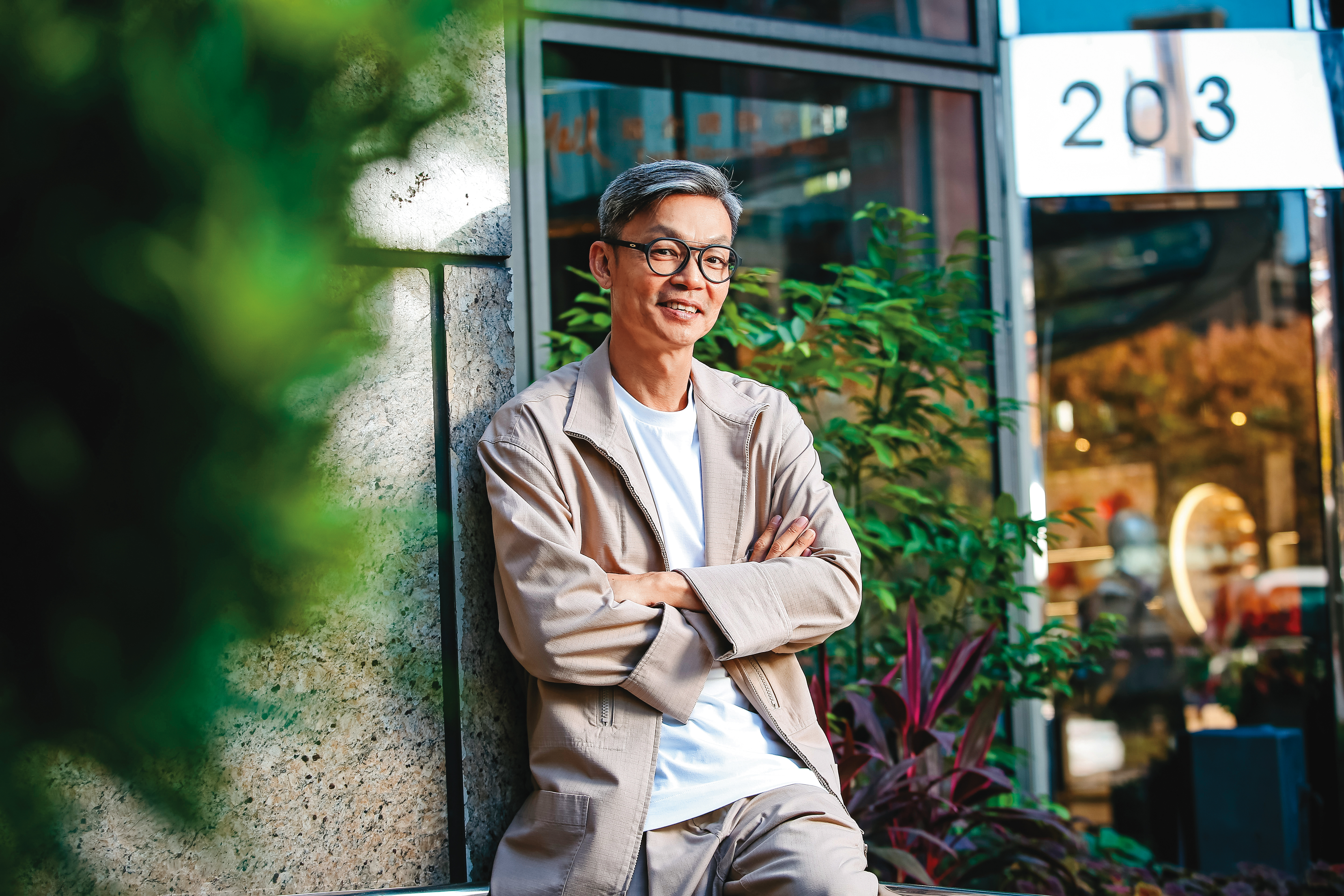 新加坡喜劇天王李國煌年紀愈大反而愈有型，他是少見能主持、會演又懂幕後的全才藝人。