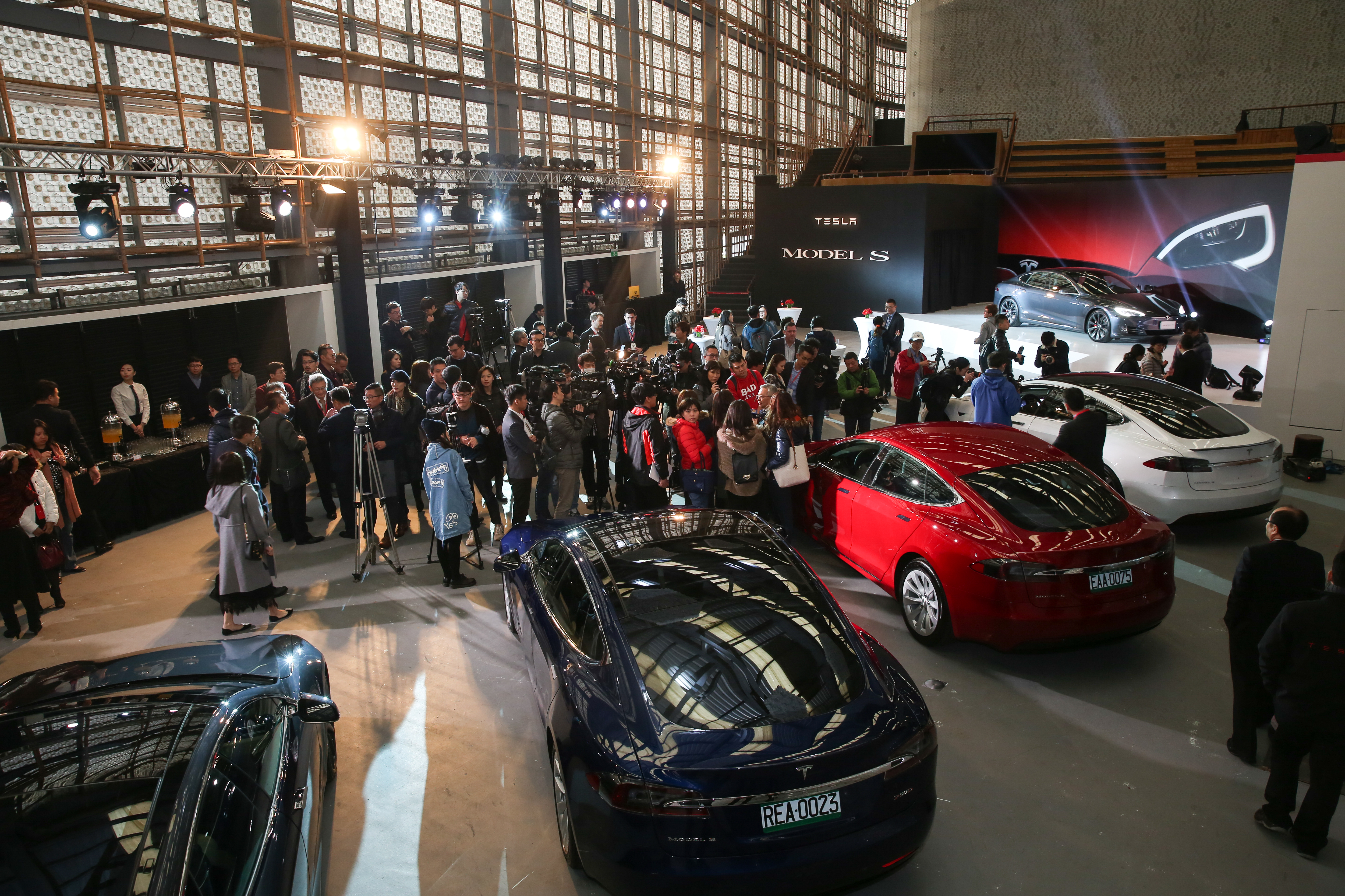 特斯拉市值突破8千億美元大關，可看出外界對電動車的期待。（本刊資料照）