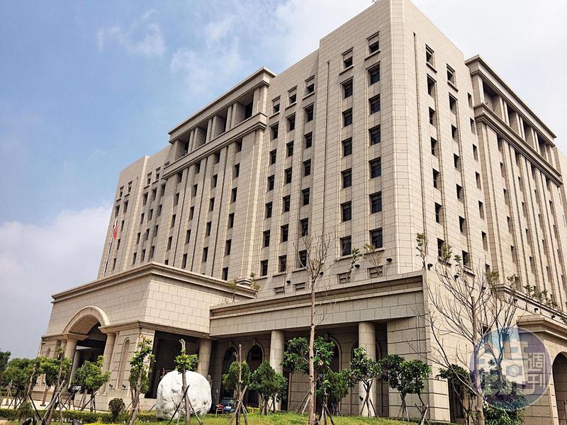 桃園一名女子聽信曾男的「妳體內有鬼遺留的穢物」說法，遭性侵得逞。圖為桃園地檢署。（本刊資料照）