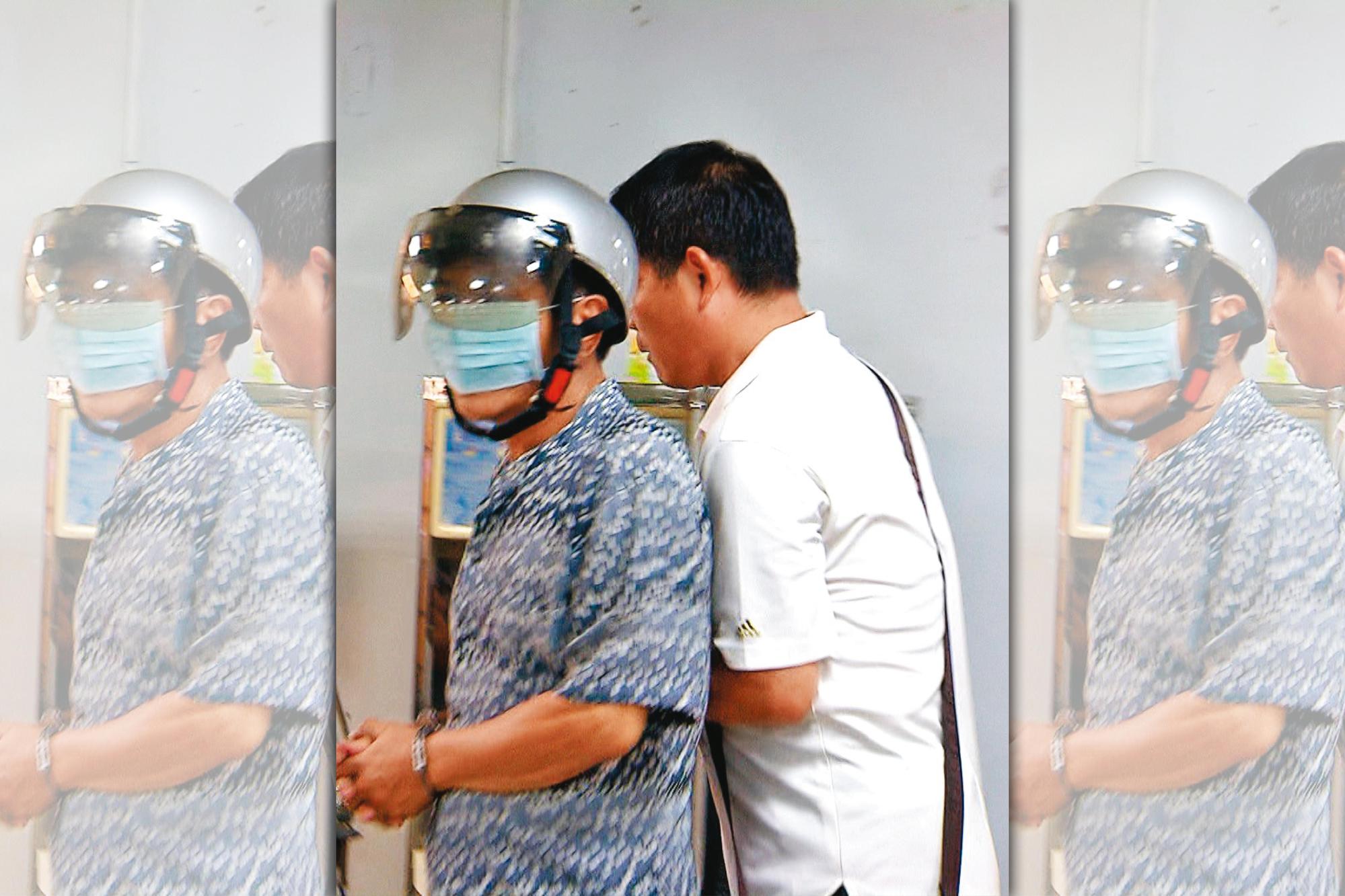 蔡永清（左）犯案後意圖輕生，被警方及時逮捕。（東森新聞提供）