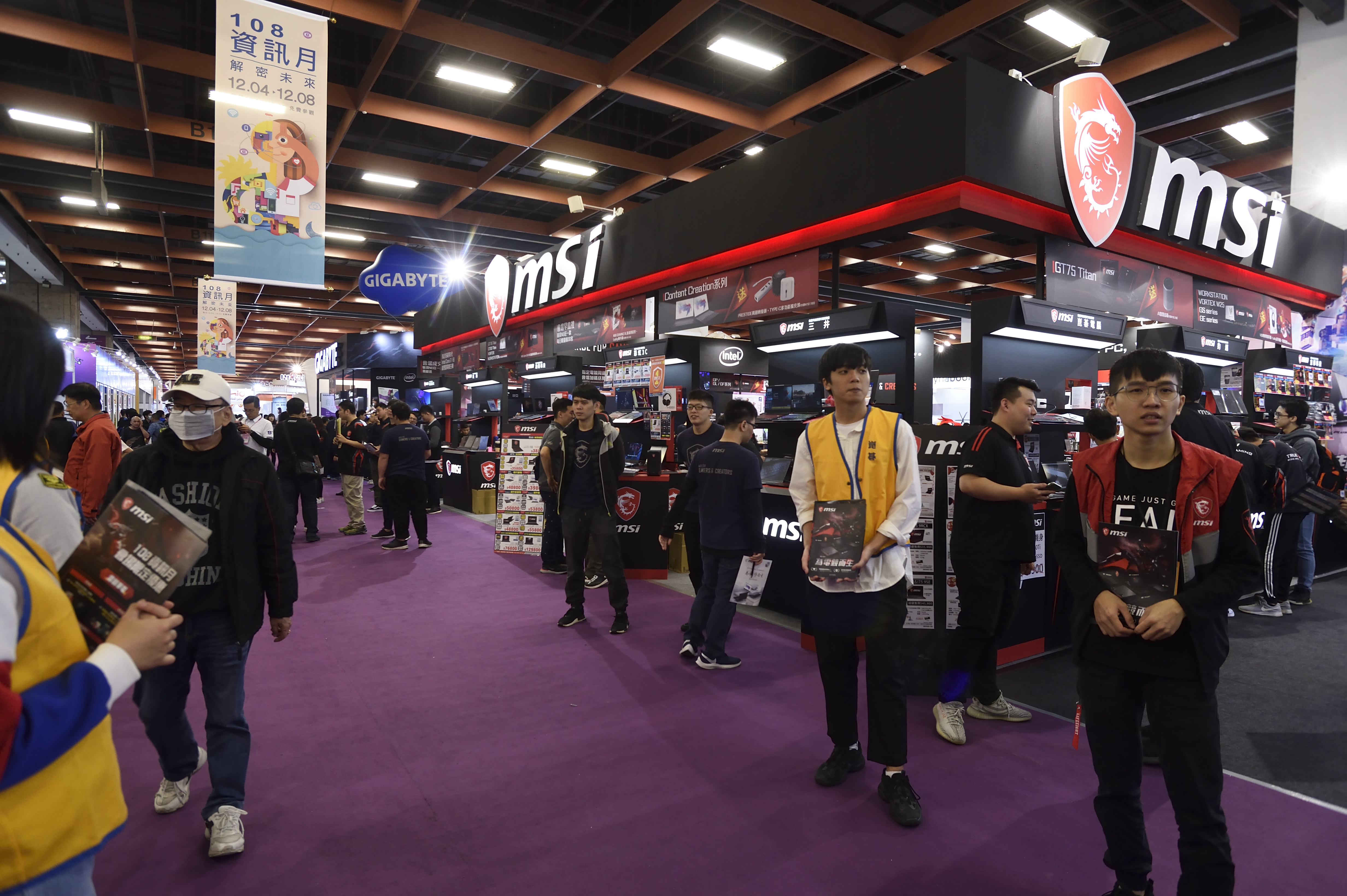 法人認為，微星、技嘉等老牌顯卡廠，營收表現穩定，投資相對安全。（本刊資料照）