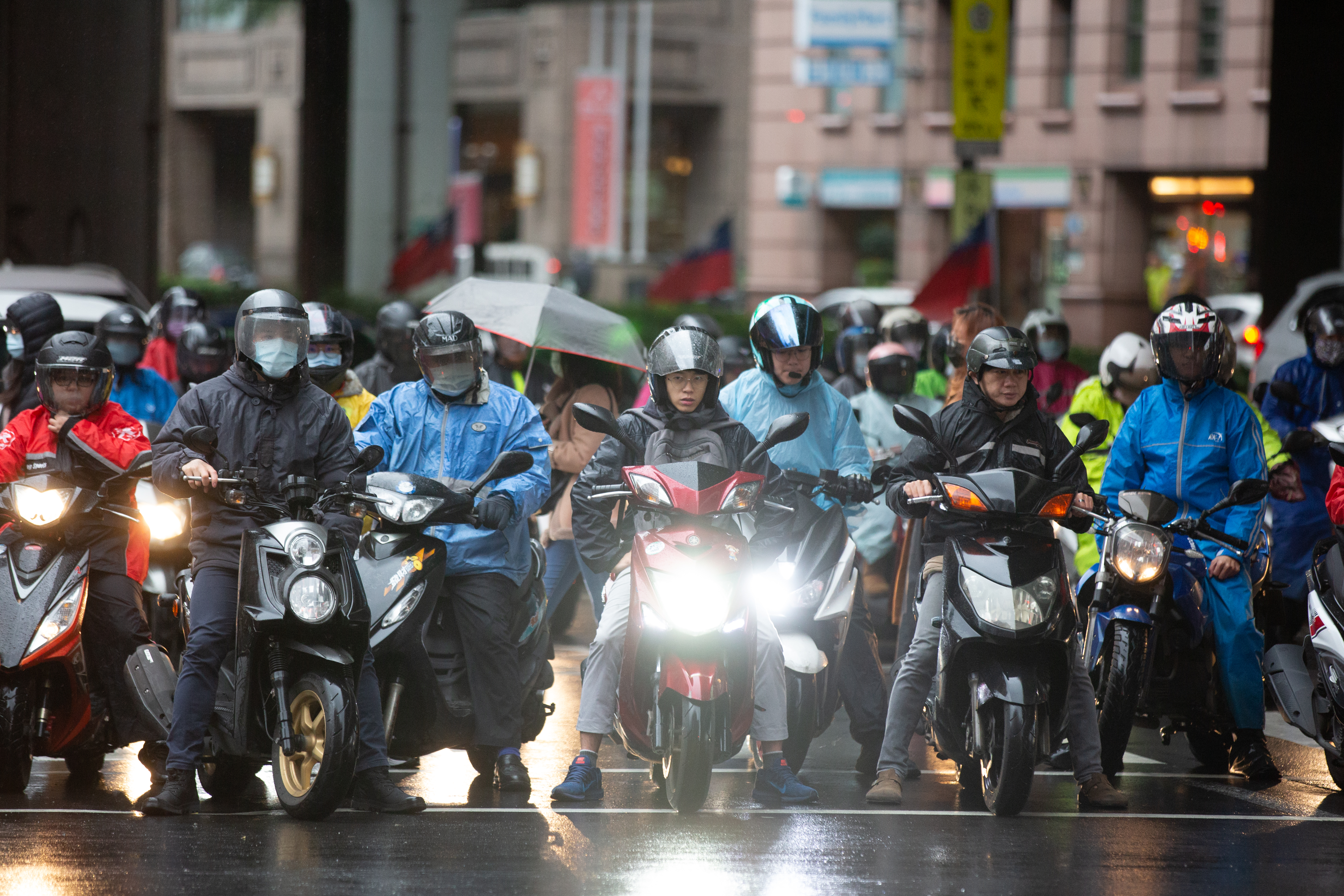 今午後將有首波「強烈大陸冷氣團」南下，北部及東半部地區轉為局部短暫雨，晚間雨勢也會逐漸增加。（本刊資料照）