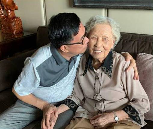 陳水扁今證實，母親陳李慎病逝消息，「她說她要睡了，再也醒不來了。」（翻攝自陳水扁臉書）