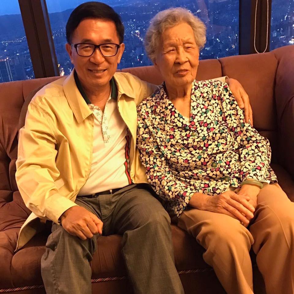 陳水扁回應強調，母親是在睡夢中安詳辭世，「她說她要睡了，再也醒不來了。」（翻攝自陳水扁臉書）