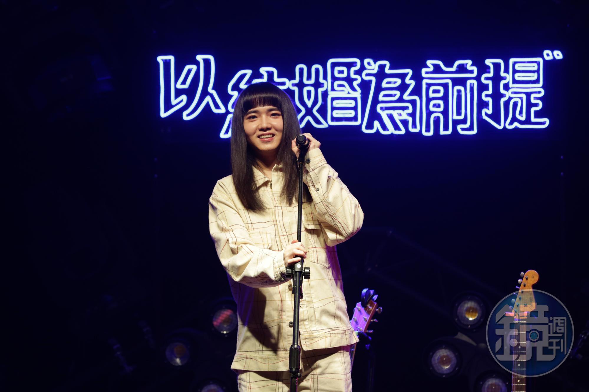 在粉絲眼中是萌寵系的「社長大人」,持修開演唱會,是與粉絲以結婚為前提。