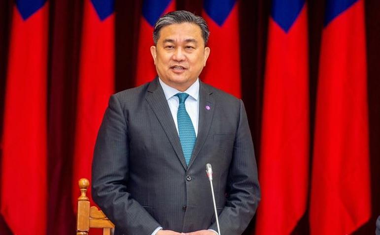 桃園市議員王浩宇罷免通過,意外讓立委王定宇的臉書遭到洗版。(翻攝自王定宇臉書)