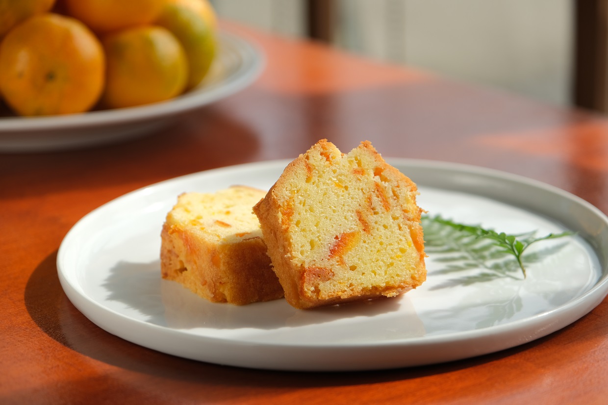 散發柑橘酸甜香的「山間良物砂糖橘磅蛋糕」。（100元／2塊）。