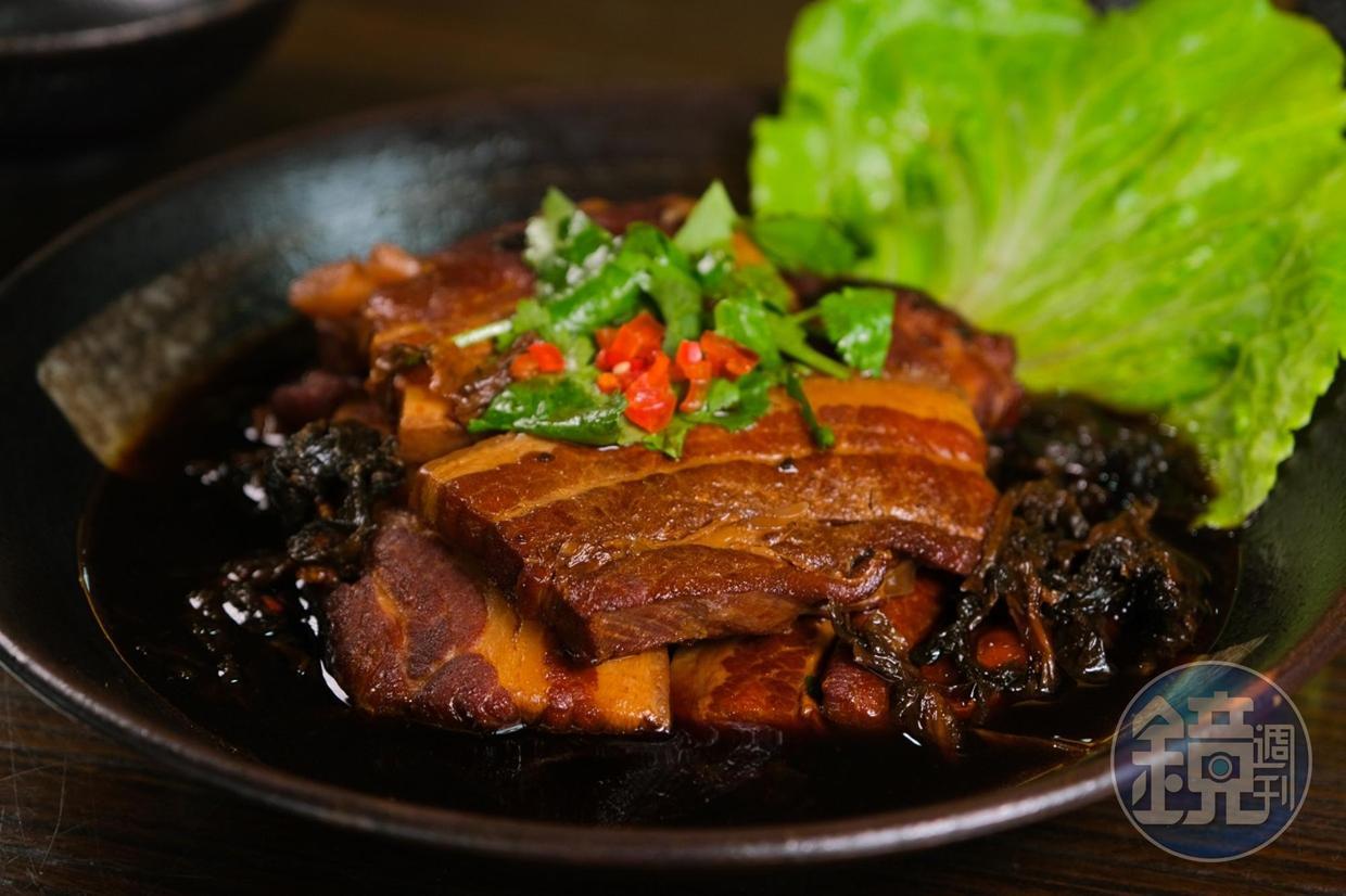 軟嫩化口的「梅干扣肉」,鹹香梅干菜十分下飯。(300元/小份)