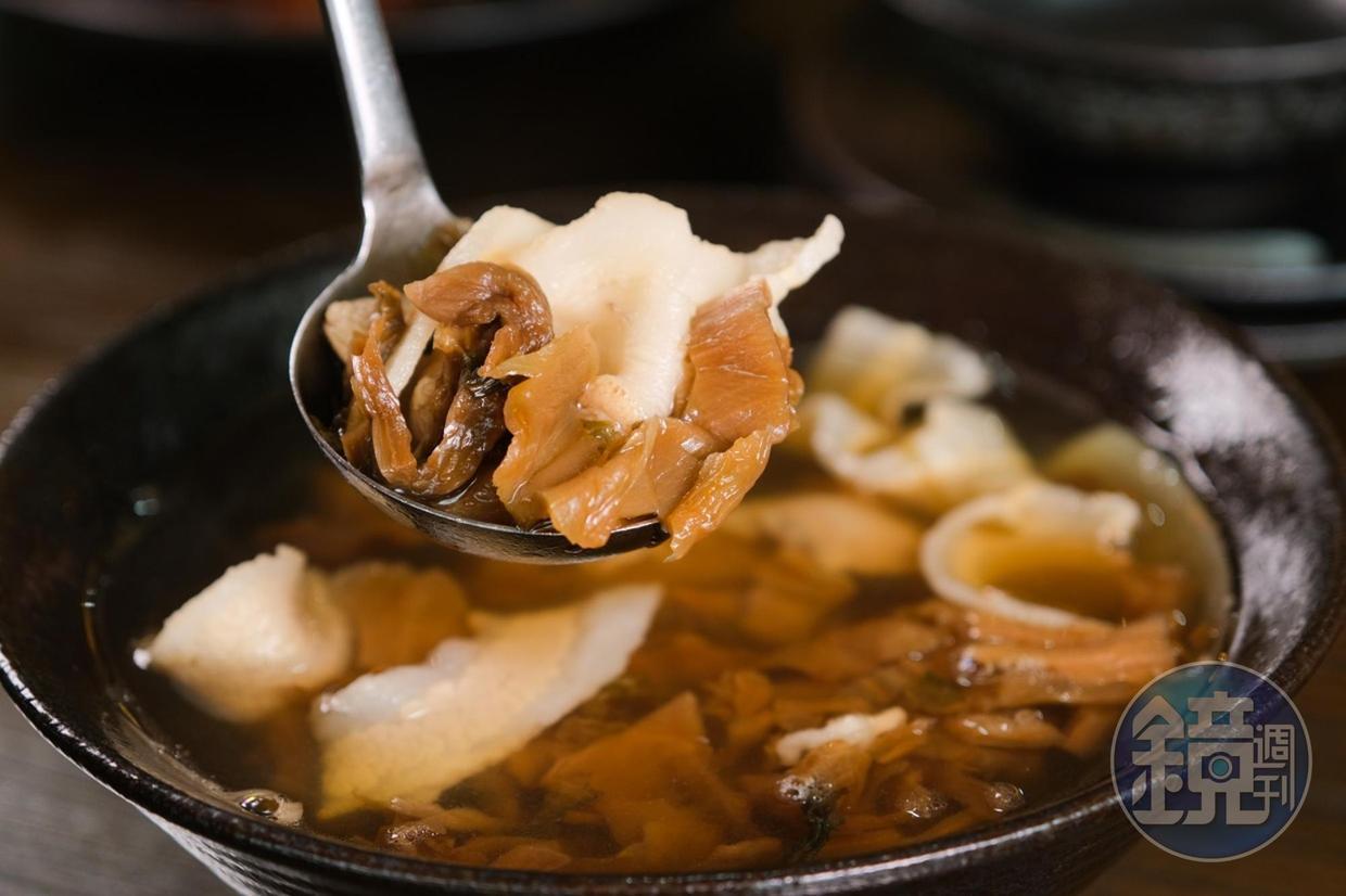 有著純樸家鄉味的「客家福菜肉片湯」。(150元/小份)