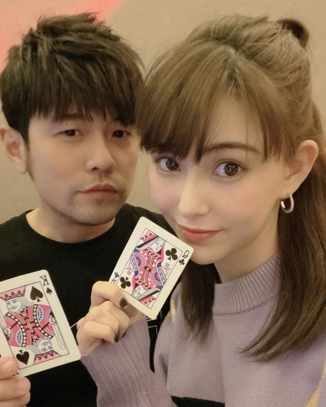 周杰倫(左)18日過42歲生日,老婆昆凌(右)一直表示不知道要送他什麼生日禮物。(翻攝自周杰倫IG)