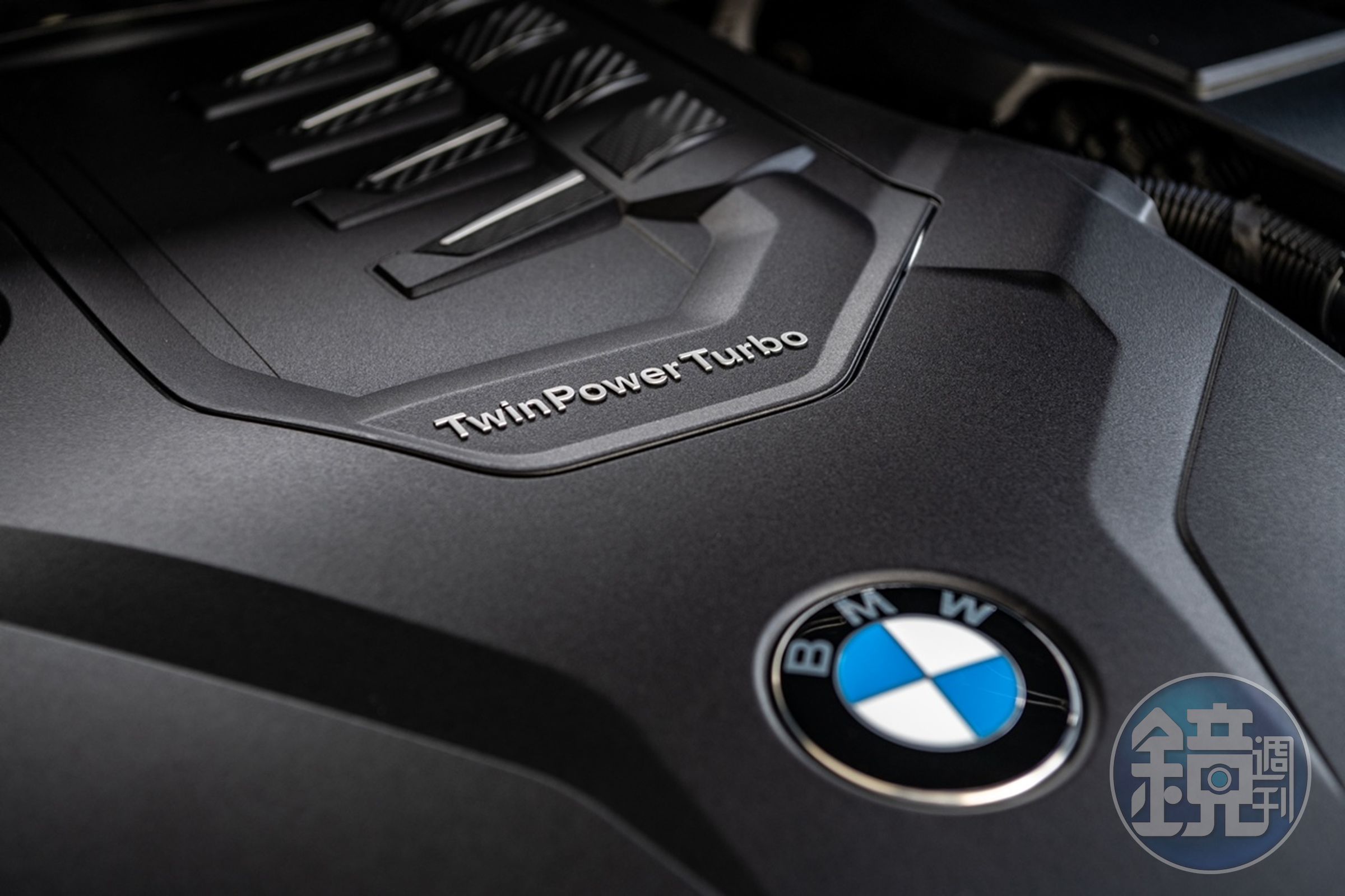 X3 xDrive30i Luxury、X4 xDrive30i M Sport白金領航版搭載BMW TwinPower Turbo直列4汽缸汽油引擎，擁有252匹最大馬力、350牛頓米最大扭力。