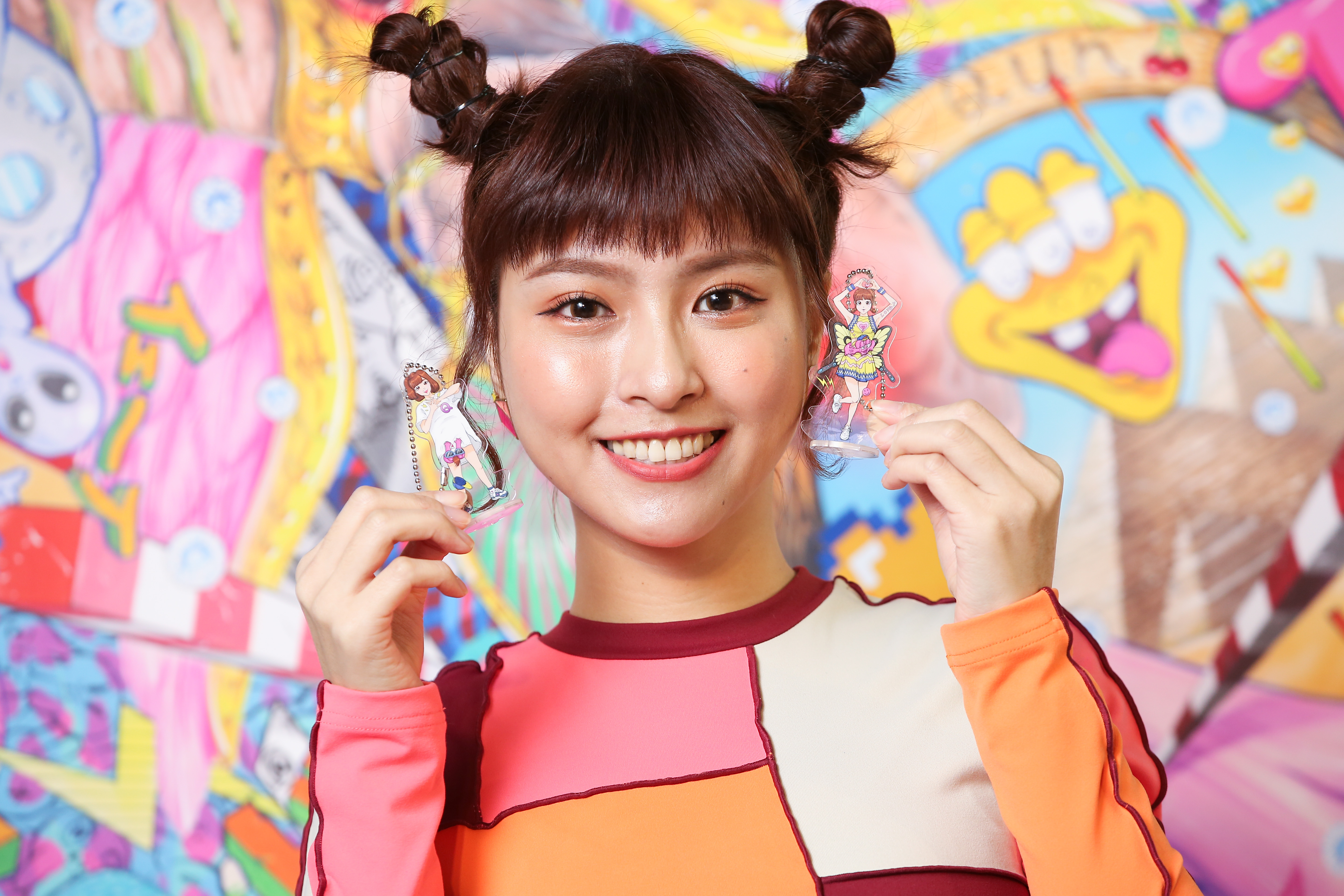 原本去年要飛往日本拍攝寫真，但因疫情取消，和日本藝術家笹田靖人合作出版聯名商品。