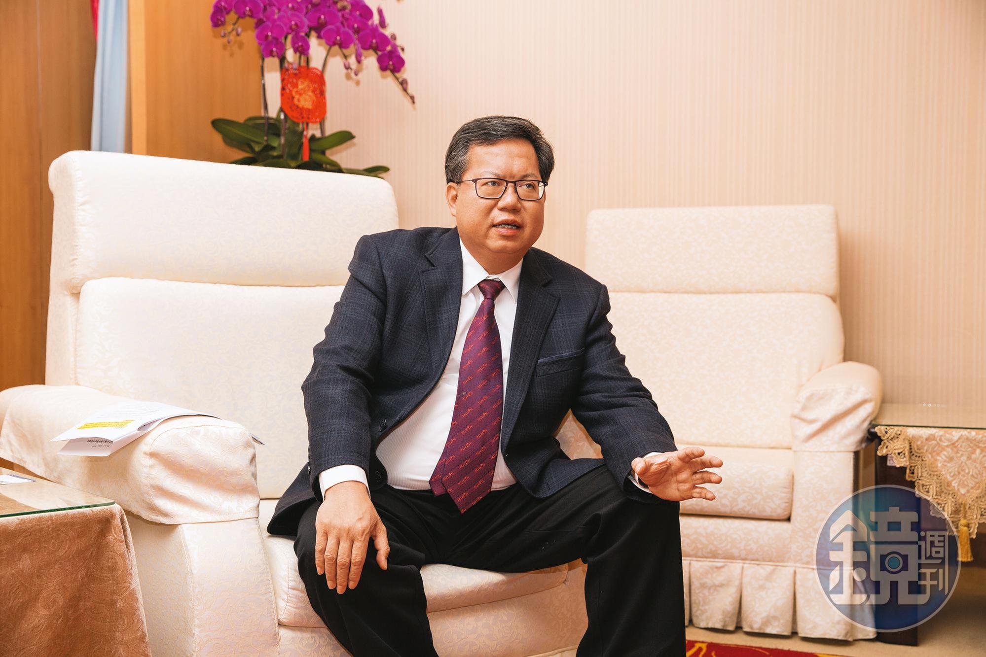 力拱韓國瑜復出政壇參選桃園市長的聲浪,讓鄭文燦(圖)面臨2022年交棒壓力。