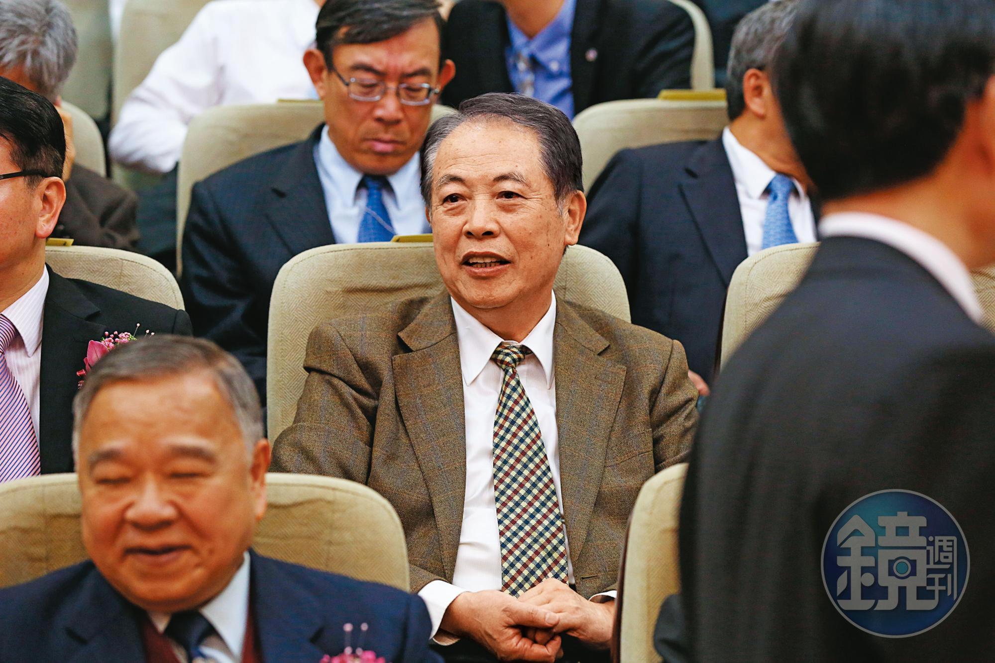 前法務部參事羅榮乾(中間者)是唯一遭移送監察院懲處的檢察官,面對法務部調查結果,他表示未涉不法,問心無愧。