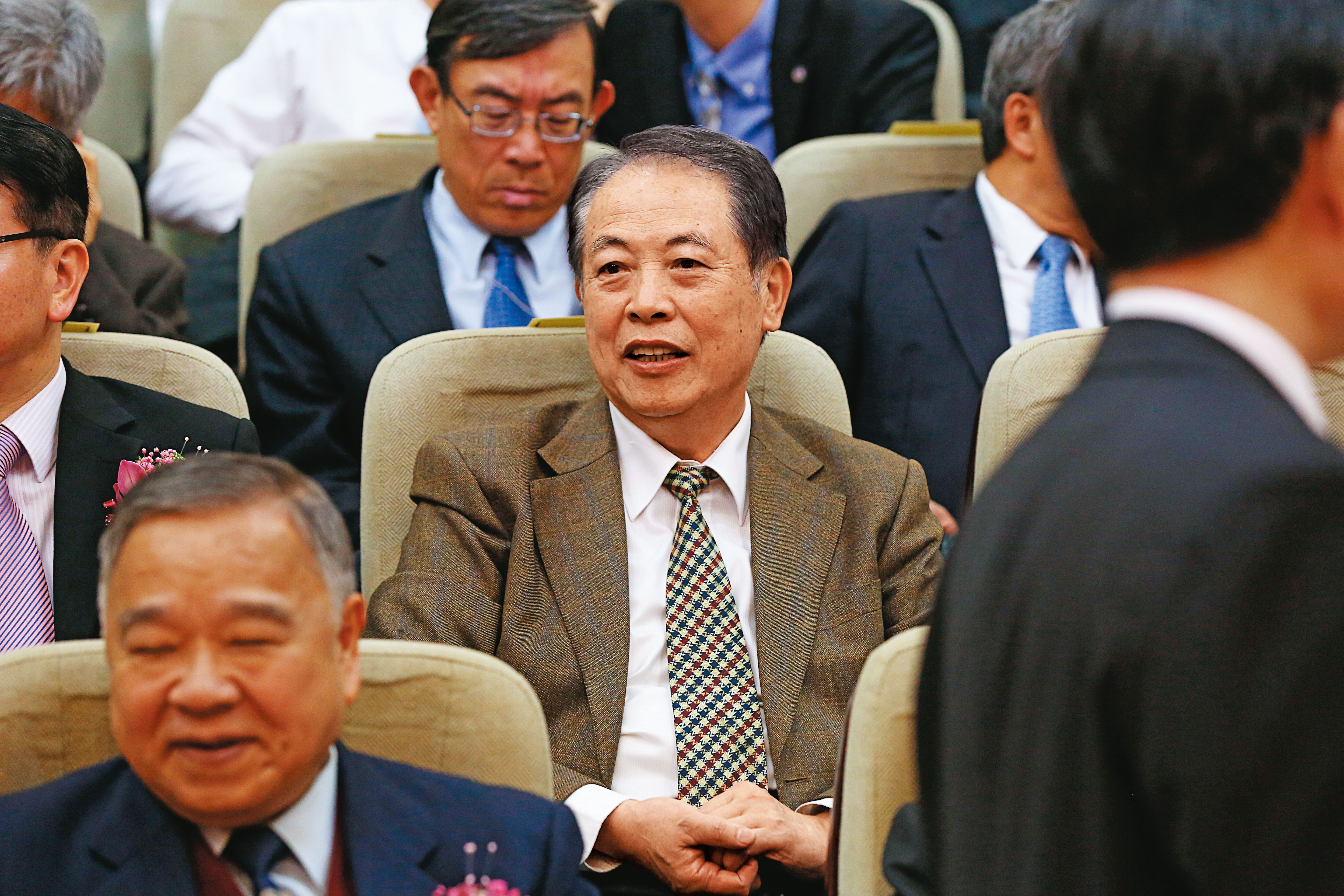 前法務部參事羅榮乾(中間者)是唯一遭移送監察院懲處的檢察官,面對法務部調查結果,他表示未涉不法,問心無愧。