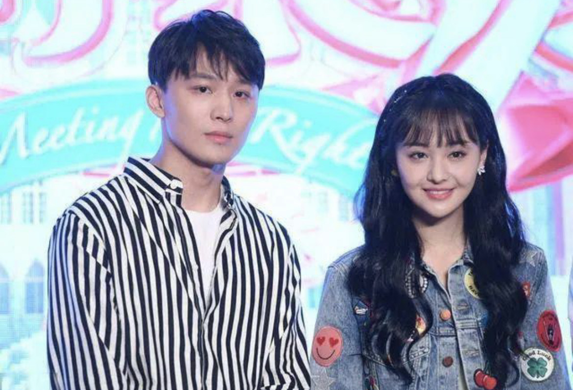 鄭爽（右）被爆1年多前與張恒（左）赴美找代孕，1次2個都順利懷孕。（翻攝自新浪微博）