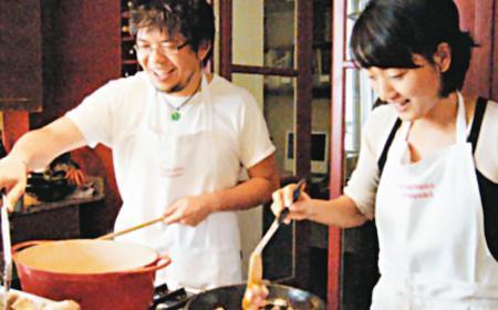 2009年陳士駿(左)與韓裔朴智賢(右)密婚,盛傳2人一見鍾情,約會3次便情定終身。(翻攝網路)
