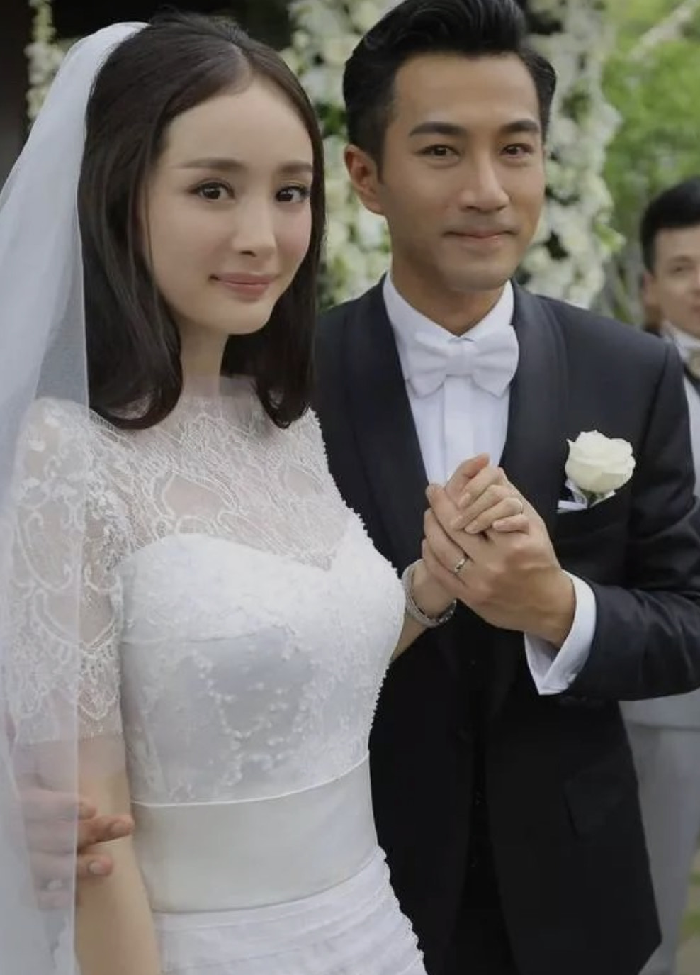 楊冪當年產後迅速出院還開工,也曾遭疑找人代孕。(翻攝自新浪娛樂微博)