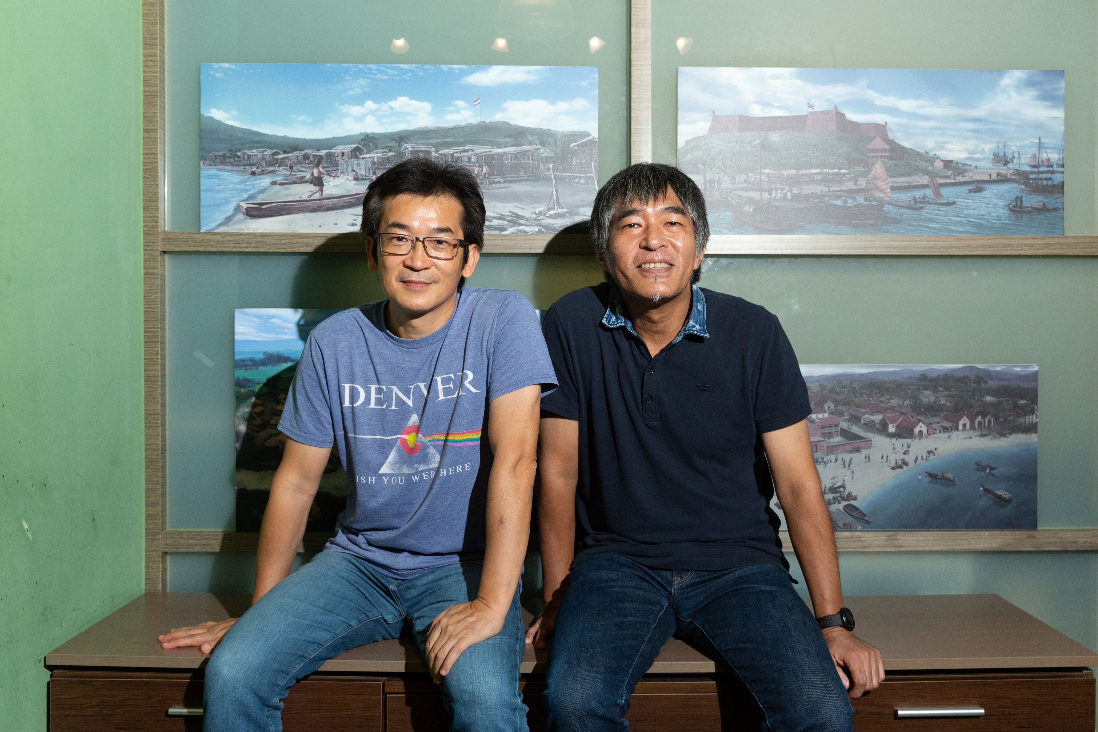 花谷秀文（右）3年前透過種田陽平介紹加入魏德聖《臺灣三部曲》團隊，去年暑假為搭景作業來台。