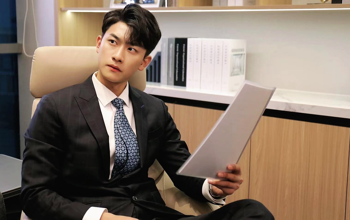 巴巴烙在中國大陸接演戲劇男主角,直呼當藝人要很努力。(海王天璽提供)