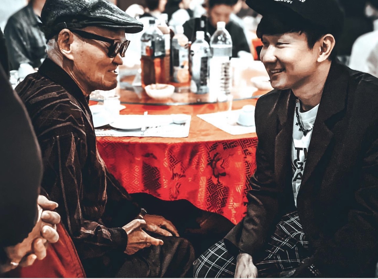 林俊傑邀來代表人物李炳輝演唱〈流浪到淡水〉。（圖／摘自林俊傑IG) 